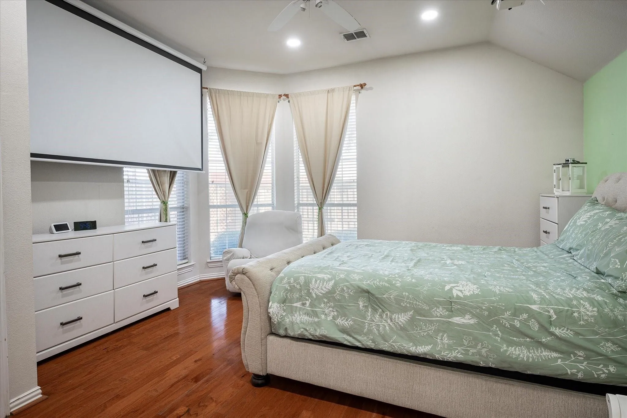 Single Family Residence For Rent in Dallas County , 7906 Munich Drive, Rowlett, Texas 75089, 4 Bedroom, 2 Bathroom, 2 Garage spaces, 2,218 Sqft, built in 2001, mls#21320594, Real Estate Agent in Rowlett, Homes For Rent in Dallas county, Homes For Rent in Rowlett, Realtor in Rowlett Texas, Real Estate Brokerage Independent Realty Texas, Luminita Cordes Realtor