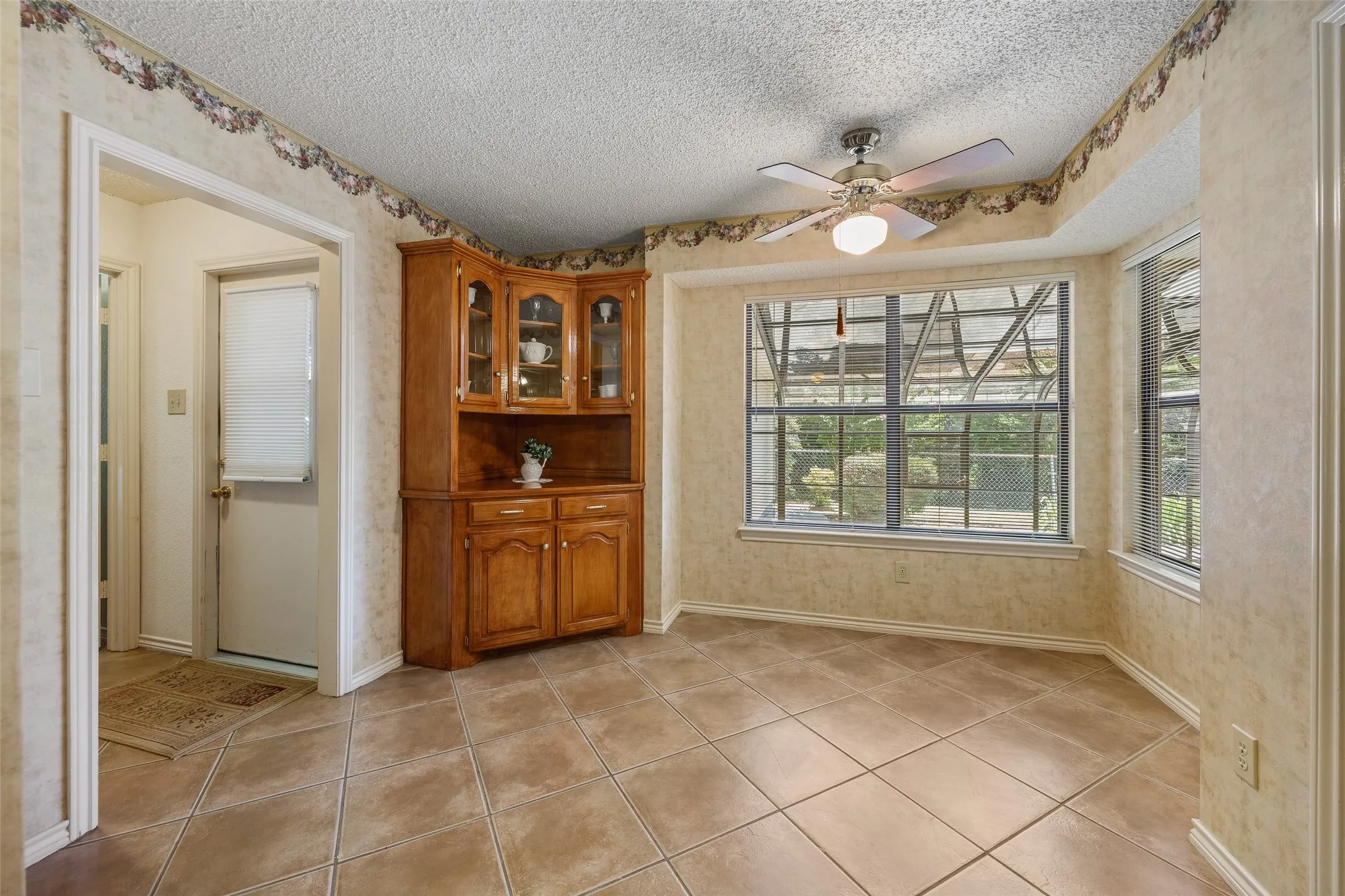 Single Family Residence For Sale in Collin County , 205 Covey Lane, Mc Kinney, Texas 75071, 3 Bedroom, 2 Bathroom, 2 Garage spaces, 2,188 Sqft, built in 1987, mls#21320282, Real Estate Agent in Mc Kinney, Homes For Sale in Collin county, Homes For Sale in Mc Kinney, Realtor in Mc Kinney Texas, Real Estate Brokerage Independent Realty Texas, Luminita Cordes Realtor