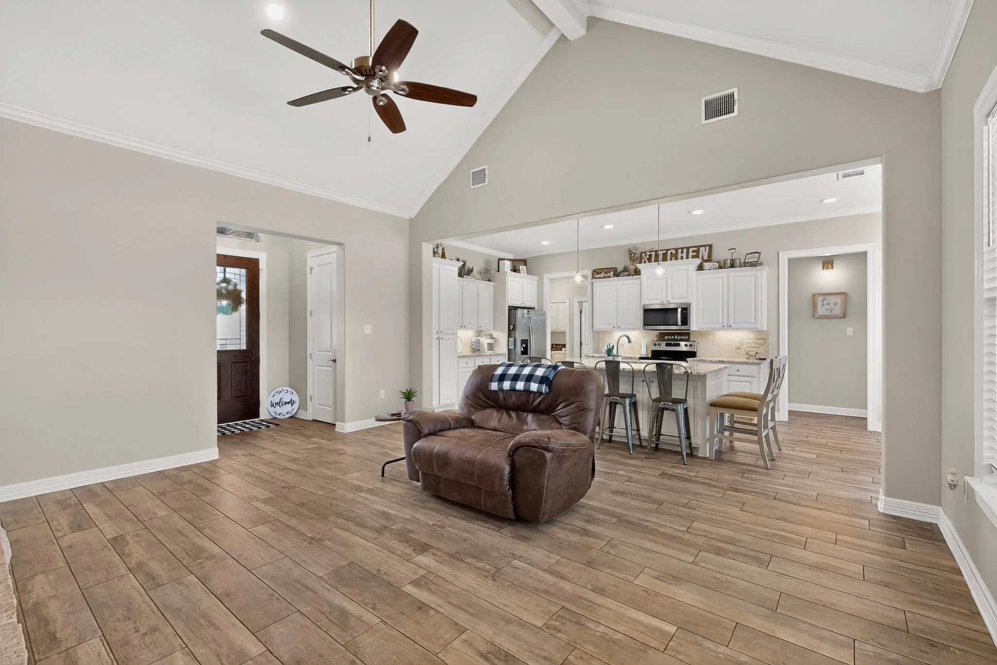 Single Family Residence For Sale in Johnson County , 6120 County Road 401, Grandview, Texas 76050, 4 Bedroom, 3 Bathroom, 2 Garage spaces, 2,091 Sqft, built in 2019, mls#21320596, Real Estate Agent in Grandview, Homes For Sale in Johnson county, Homes For Sale in Grandview, Realtor in Grandview Texas, Real Estate Brokerage Independent Realty Texas, Luminita Cordes Realtor