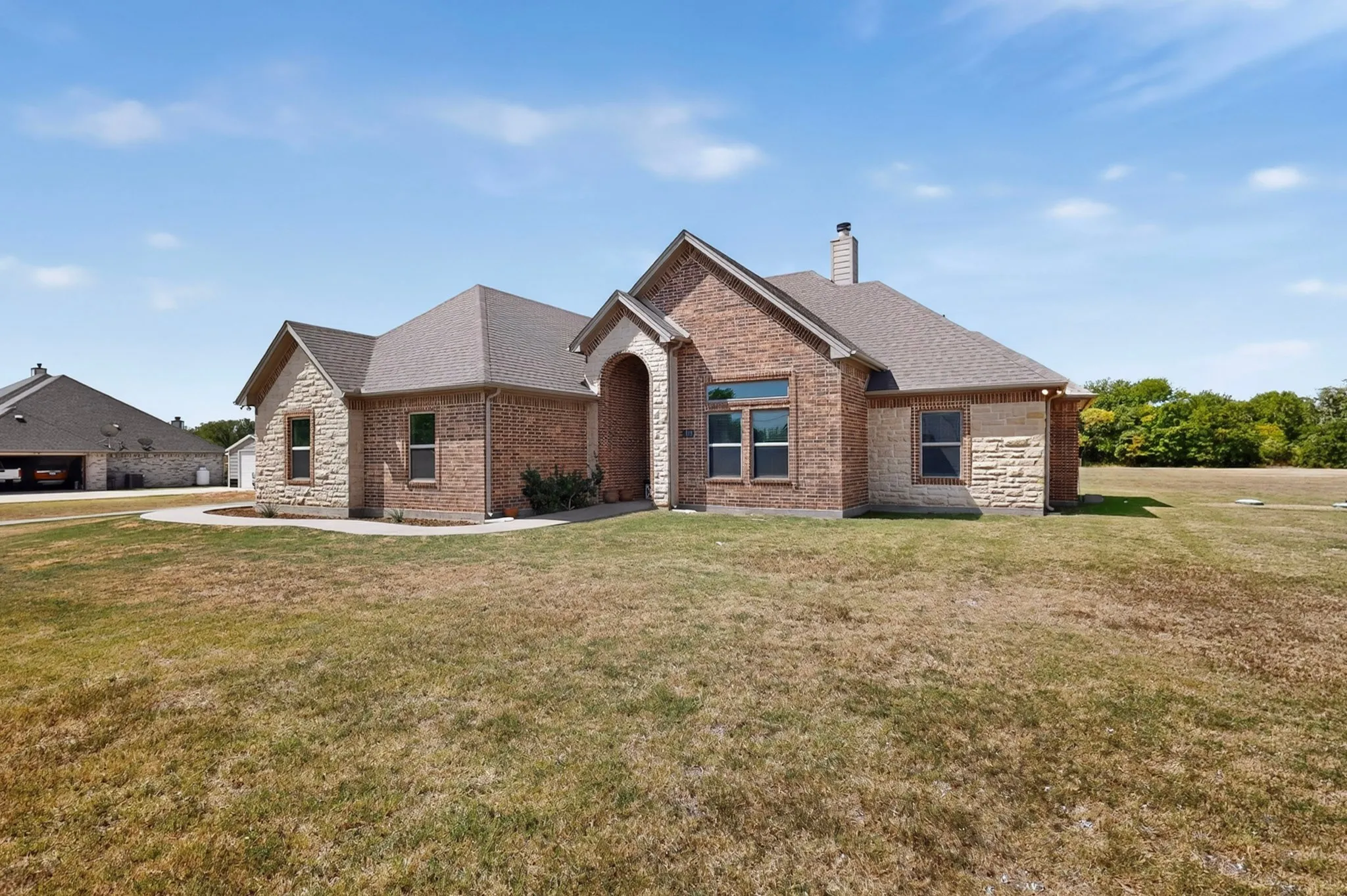 Single Family Residence For Sale in Johnson County , 6120 County Road 401, Grandview, Texas 76050, 4 Bedroom, 3 Bathroom, 2 Garage spaces, 2,091 Sqft, built in 2019, mls#21320596, Real Estate Agent in Grandview, Homes For Sale in Johnson county, Homes For Sale in Grandview, Realtor in Grandview Texas, Real Estate Brokerage Independent Realty Texas, Luminita Cordes Realtor