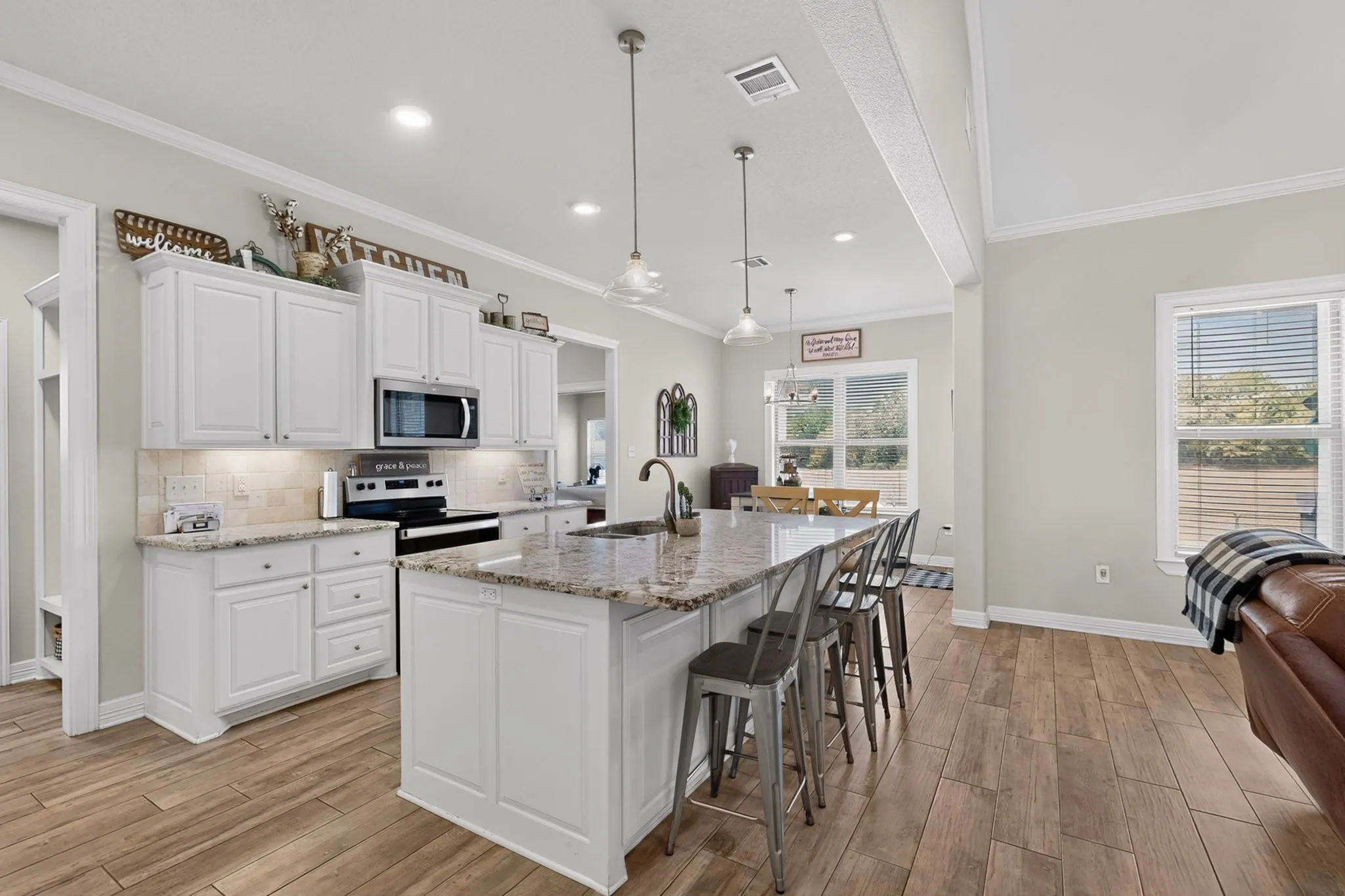 Single Family Residence For Sale in Johnson County , 6120 County Road 401, Grandview, Texas 76050, 4 Bedroom, 3 Bathroom, 2 Garage spaces, 2,091 Sqft, built in 2019, mls#21320596, Real Estate Agent in Grandview, Homes For Sale in Johnson county, Homes For Sale in Grandview, Realtor in Grandview Texas, Real Estate Brokerage Independent Realty Texas, Luminita Cordes Realtor
