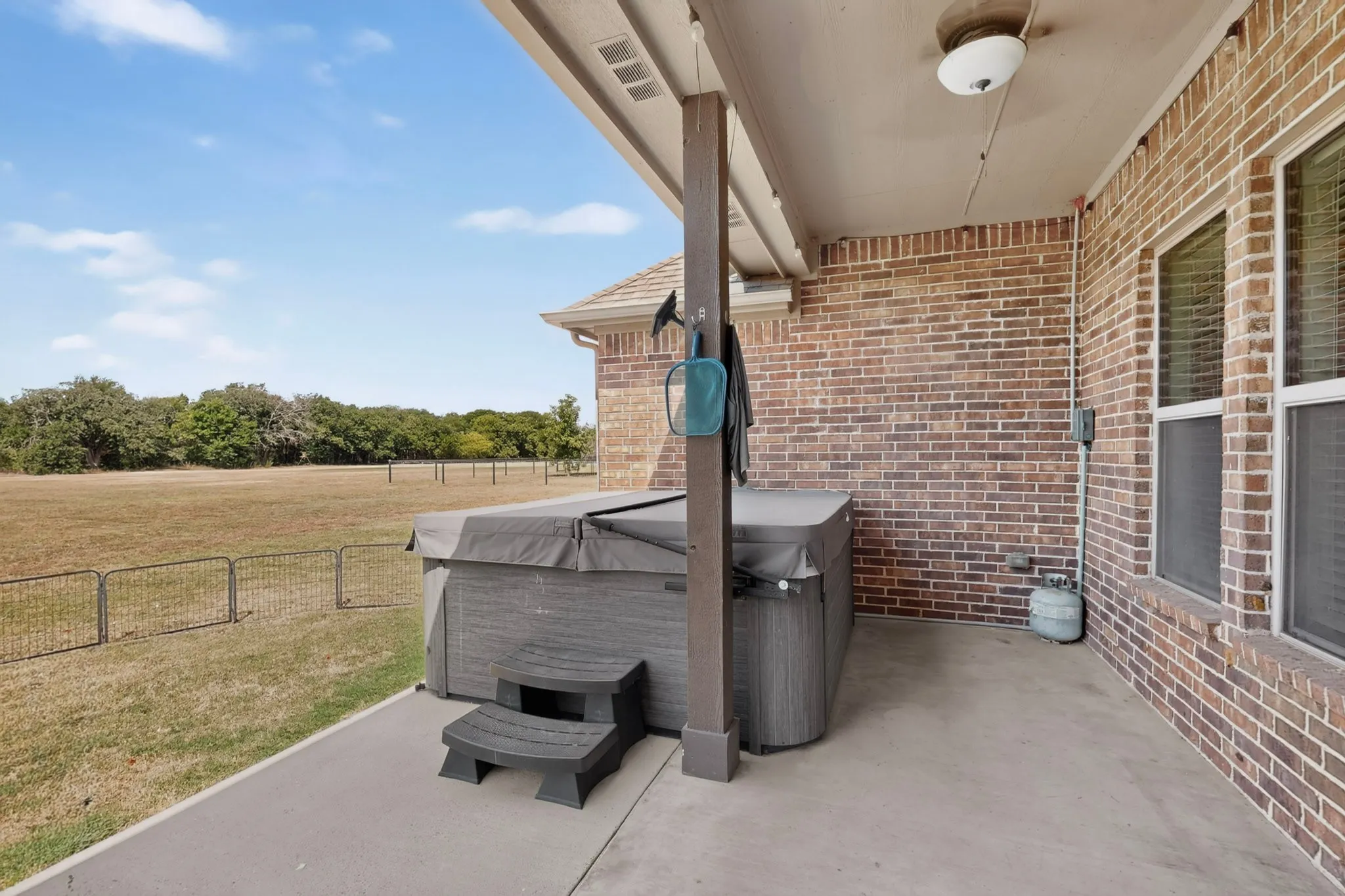Single Family Residence For Sale in Johnson County , 6120 County Road 401, Grandview, Texas 76050, 4 Bedroom, 3 Bathroom, 2 Garage spaces, 2,091 Sqft, built in 2019, mls#21320596, Real Estate Agent in Grandview, Homes For Sale in Johnson county, Homes For Sale in Grandview, Realtor in Grandview Texas, Real Estate Brokerage Independent Realty Texas, Luminita Cordes Realtor
