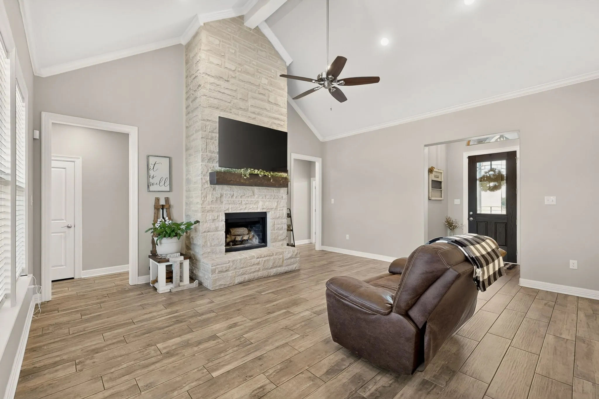 Single Family Residence For Sale in Johnson County , 6120 County Road 401, Grandview, Texas 76050, 4 Bedroom, 3 Bathroom, 2 Garage spaces, 2,091 Sqft, built in 2019, mls#21320596, Real Estate Agent in Grandview, Homes For Sale in Johnson county, Homes For Sale in Grandview, Realtor in Grandview Texas, Real Estate Brokerage Independent Realty Texas, Luminita Cordes Realtor