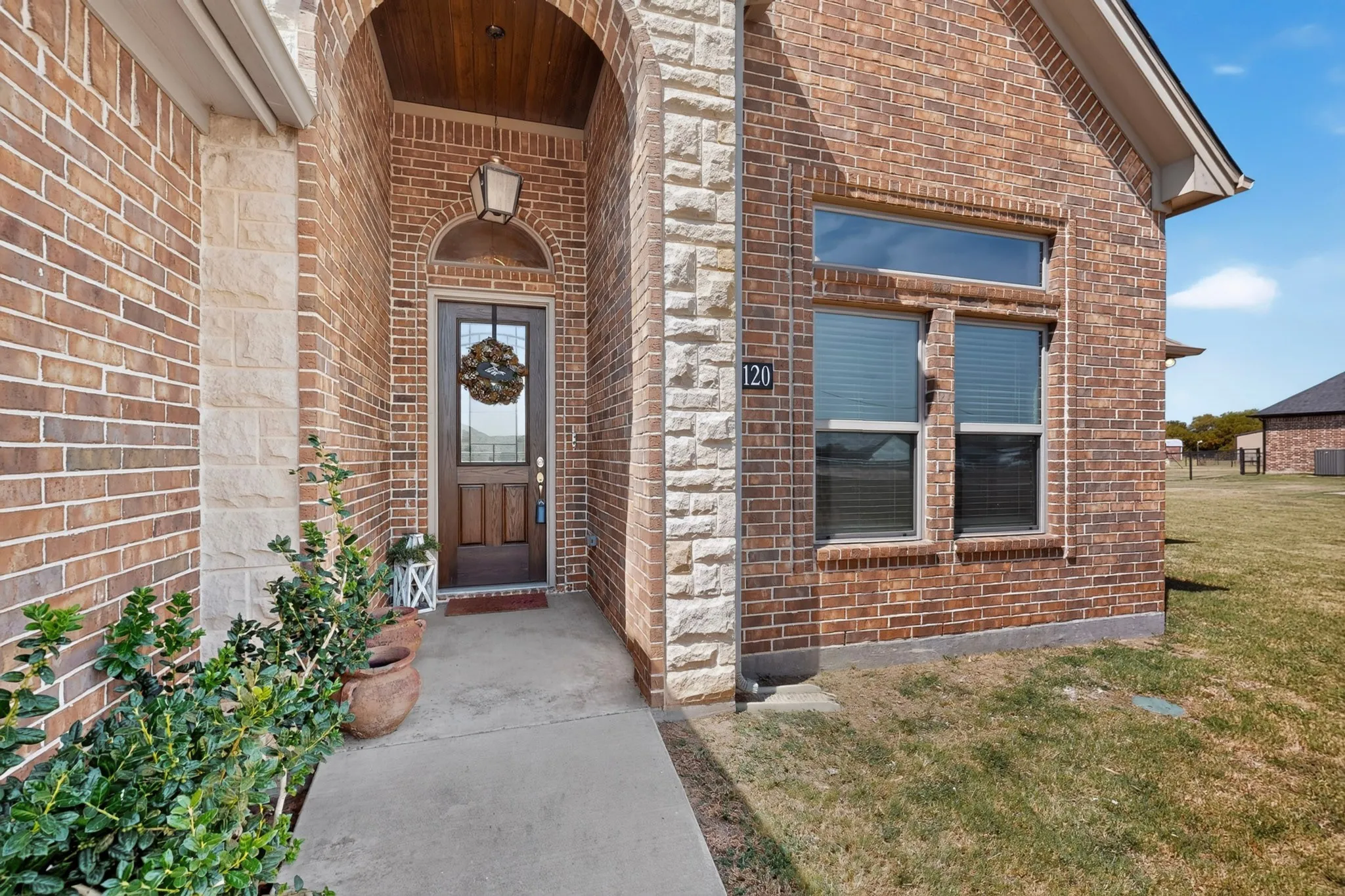 Single Family Residence For Sale in Johnson County , 6120 County Road 401, Grandview, Texas 76050, 4 Bedroom, 3 Bathroom, 2 Garage spaces, 2,091 Sqft, built in 2019, mls#21320596, Real Estate Agent in Grandview, Homes For Sale in Johnson county, Homes For Sale in Grandview, Realtor in Grandview Texas, Real Estate Brokerage Independent Realty Texas, Luminita Cordes Realtor