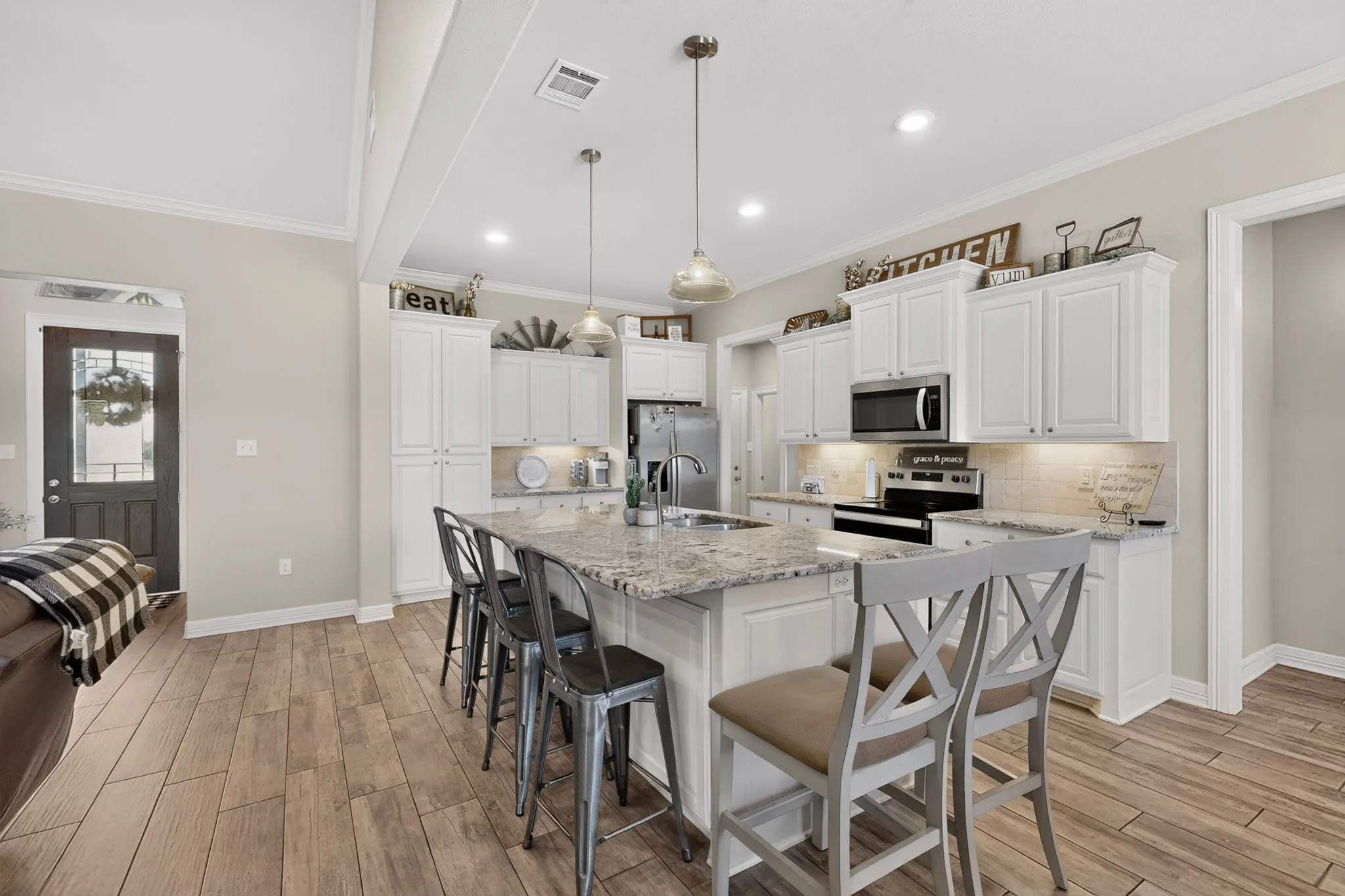 Single Family Residence For Sale in Johnson County , 6120 County Road 401, Grandview, Texas 76050, 4 Bedroom, 3 Bathroom, 2 Garage spaces, 2,091 Sqft, built in 2019, mls#21320596, Real Estate Agent in Grandview, Homes For Sale in Johnson county, Homes For Sale in Grandview, Realtor in Grandview Texas, Real Estate Brokerage Independent Realty Texas, Luminita Cordes Realtor