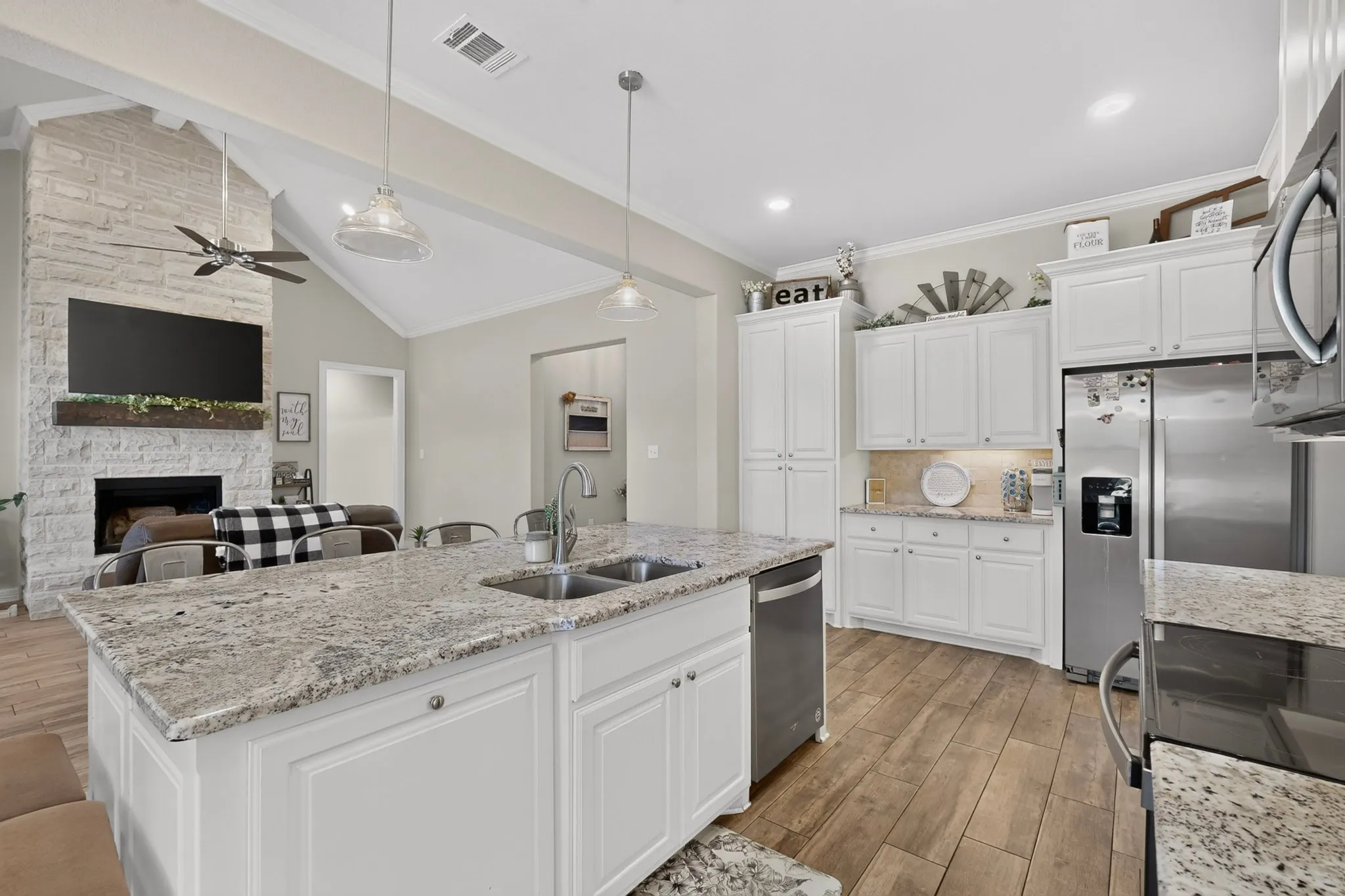 Single Family Residence For Sale in Johnson County , 6120 County Road 401, Grandview, Texas 76050, 4 Bedroom, 3 Bathroom, 2 Garage spaces, 2,091 Sqft, built in 2019, mls#21320596, Real Estate Agent in Grandview, Homes For Sale in Johnson county, Homes For Sale in Grandview, Realtor in Grandview Texas, Real Estate Brokerage Independent Realty Texas, Luminita Cordes Realtor