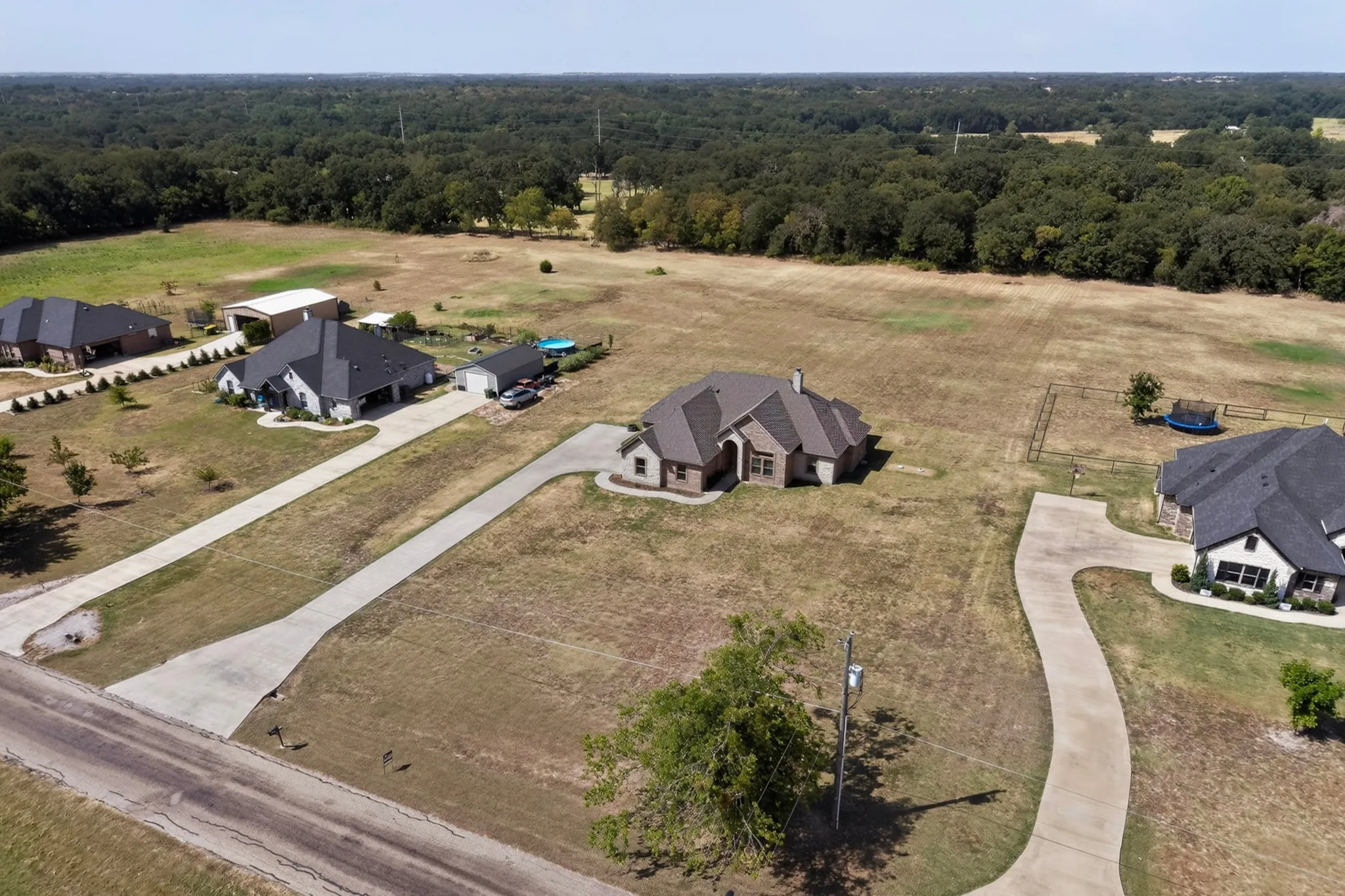 Single Family Residence For Sale in Johnson County , 6120 County Road 401, Grandview, Texas 76050, 4 Bedroom, 3 Bathroom, 2 Garage spaces, 2,091 Sqft, built in 2019, mls#21320596, Real Estate Agent in Grandview, Homes For Sale in Johnson county, Homes For Sale in Grandview, Realtor in Grandview Texas, Real Estate Brokerage Independent Realty Texas, Luminita Cordes Realtor