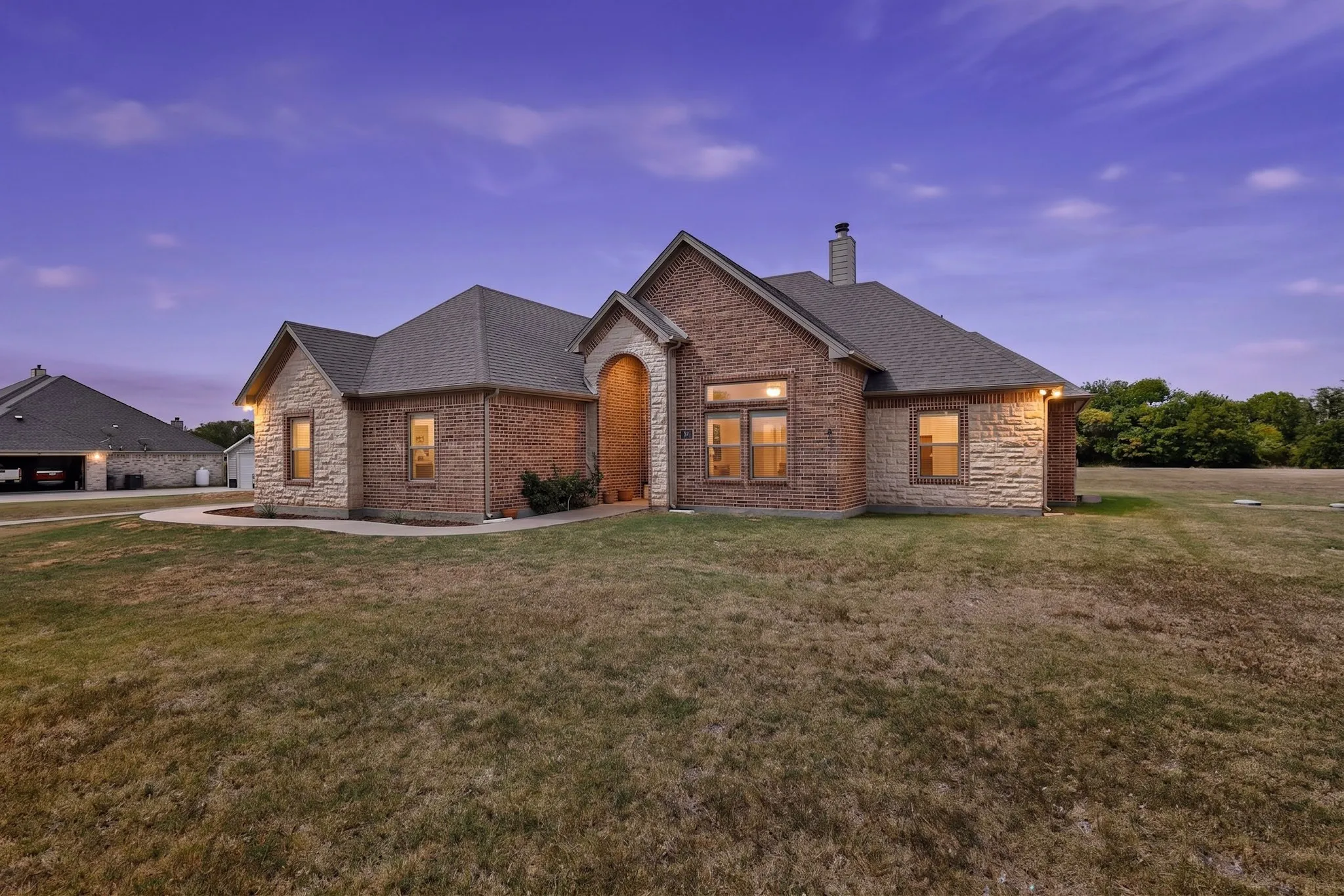 Single Family Residence For Sale in Johnson County , 6120 County Road 401, Grandview, Texas 76050, 4 Bedroom, 3 Bathroom, 2 Garage spaces, 2,091 Sqft, built in 2019, mls#21320596, Real Estate Agent in Grandview, Homes For Sale in Johnson county, Homes For Sale in Grandview, Realtor in Grandview Texas, Real Estate Brokerage Independent Realty Texas, Luminita Cordes Realtor
