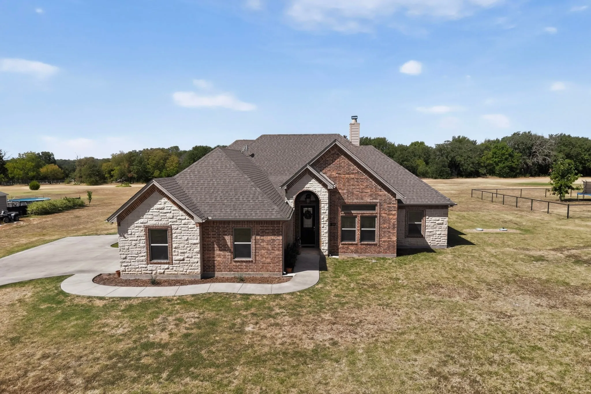 Single Family Residence For Sale in Johnson County , 6120 County Road 401, Grandview, Texas 76050, 4 Bedroom, 3 Bathroom, 2 Garage spaces, 2,091 Sqft, built in 2019, mls#21320596, Real Estate Agent in Grandview, Homes For Sale in Johnson county, Homes For Sale in Grandview, Realtor in Grandview Texas, Real Estate Brokerage Independent Realty Texas, Luminita Cordes Realtor