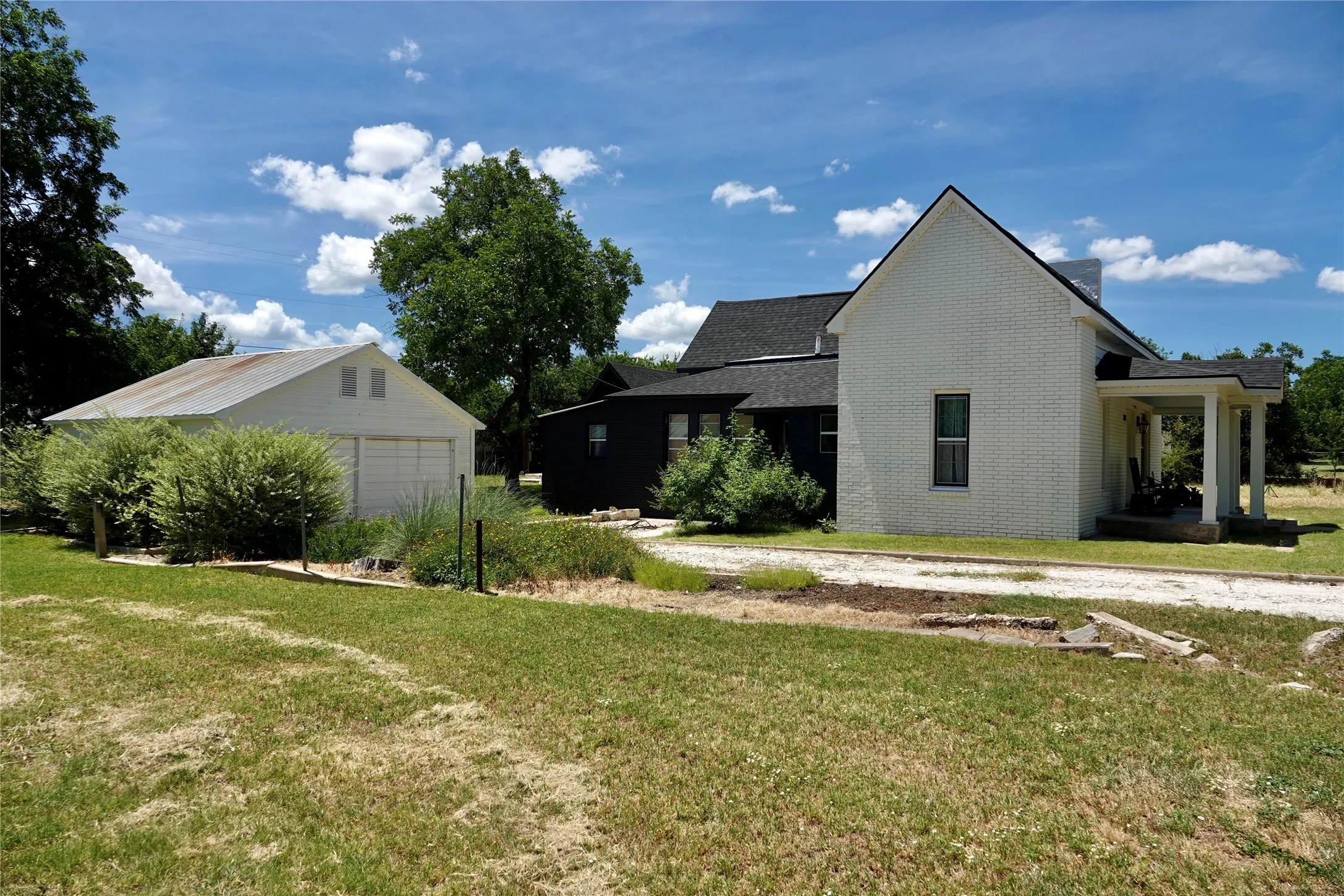 Single Family Residence For Sale in Mills County , 801 Reynolds Street, Goldthwaite, Texas 76844, 2 Bedroom, 2 Bathroom, 1 Garage spaces, 1,317 Sqft, built in 1940, mls#21320610, Real Estate Agent in Goldthwaite, Homes For Sale in Mills county, Homes For Sale in Goldthwaite, Realtor in Goldthwaite Texas, Real Estate Brokerage Independent Realty Texas, Luminita Cordes Realtor