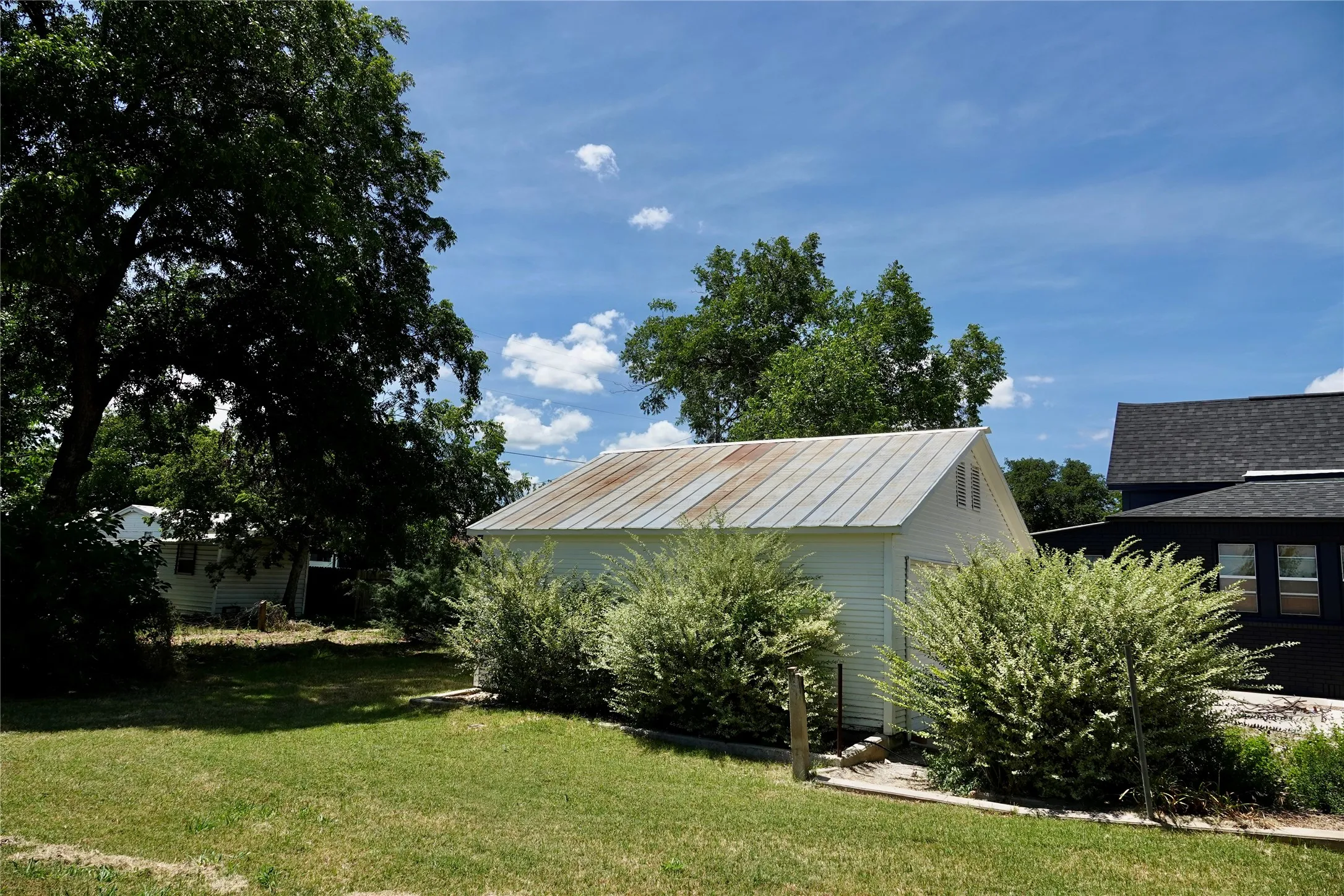 Single Family Residence For Sale in Mills County , 801 Reynolds Street, Goldthwaite, Texas 76844, 2 Bedroom, 2 Bathroom, 1 Garage spaces, 1,317 Sqft, built in 1940, mls#21320610, Real Estate Agent in Goldthwaite, Homes For Sale in Mills county, Homes For Sale in Goldthwaite, Realtor in Goldthwaite Texas, Real Estate Brokerage Independent Realty Texas, Luminita Cordes Realtor