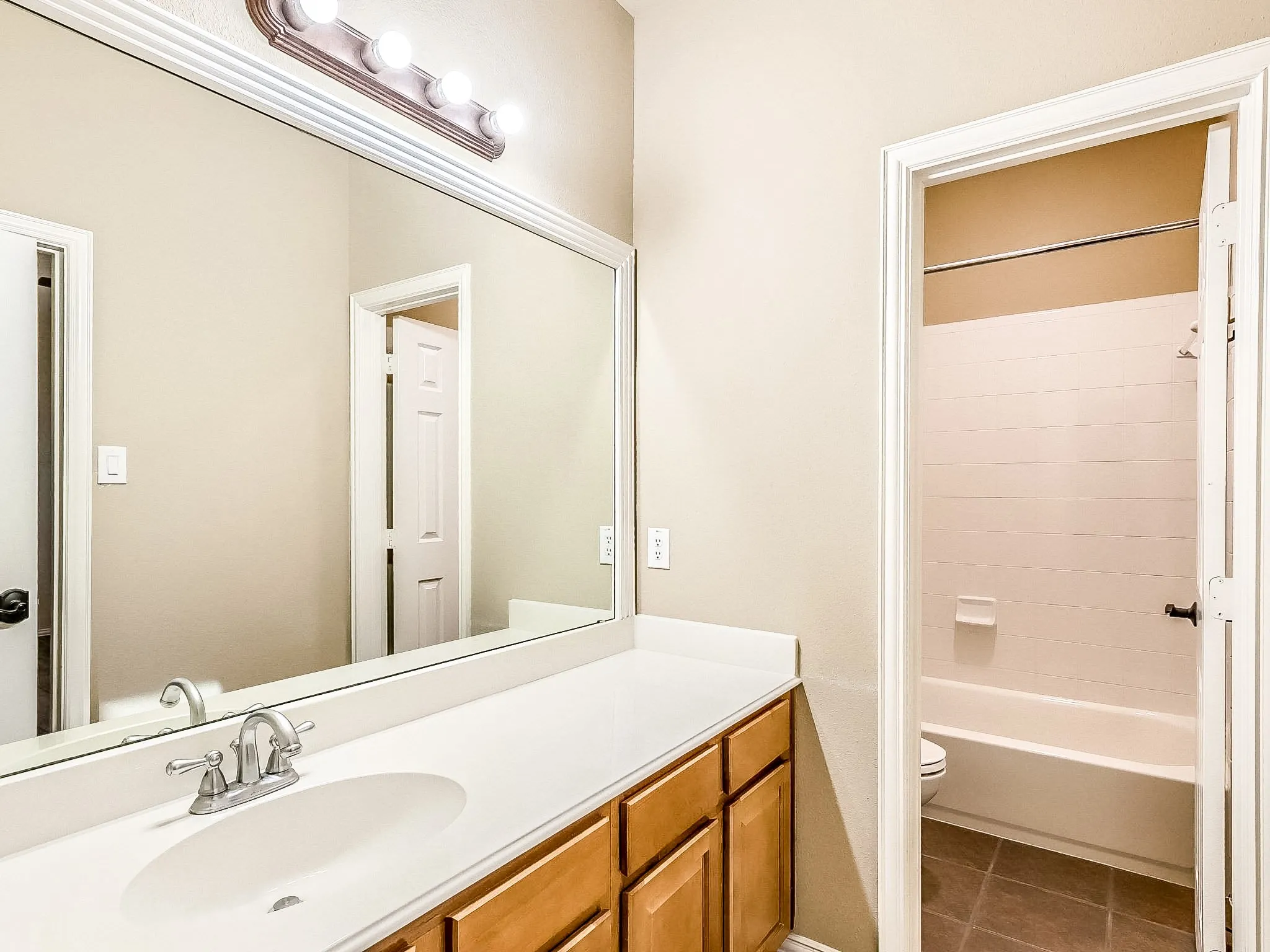 Single Family Residence For Sale in Denton County , 1528 Chestnut Drive, Savannah, Texas 76227, 4 Bedroom, 4 Bathroom, 2 Garage spaces, 3,761 Sqft, built in 2004, mls#21320587, Real Estate Agent in Savannah, Homes For Sale in Denton county, Homes For Sale in Savannah, Realtor in Savannah Texas, Real Estate Brokerage Independent Realty Texas, Luminita Cordes Realtor