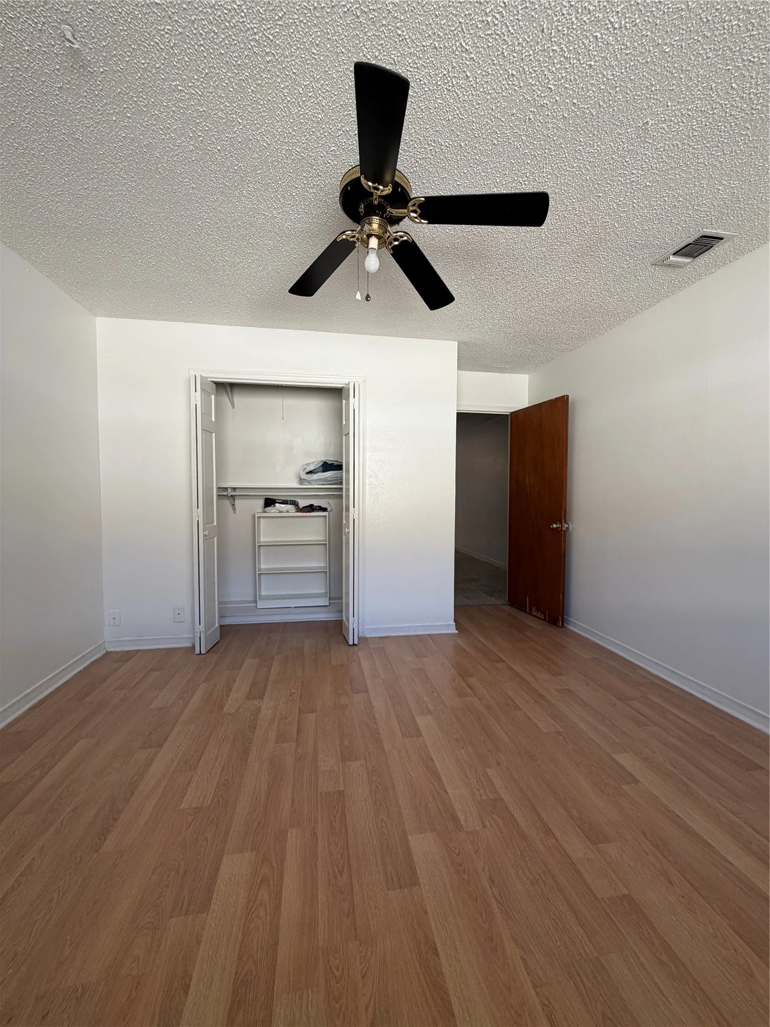Single Family Residence For Rent in Hunt County , 2406 W Broadview Street, Greenville, Texas 75402, 4 Bedroom, 2 Bathroom, 2 Garage spaces, 1,750 Sqft, built in 1970, mls#21320611, Real Estate Agent in Greenville, Homes For Rent in Hunt county, Homes For Rent in Greenville, Realtor in Greenville Texas, Real Estate Brokerage Independent Realty Texas, Luminita Cordes Realtor