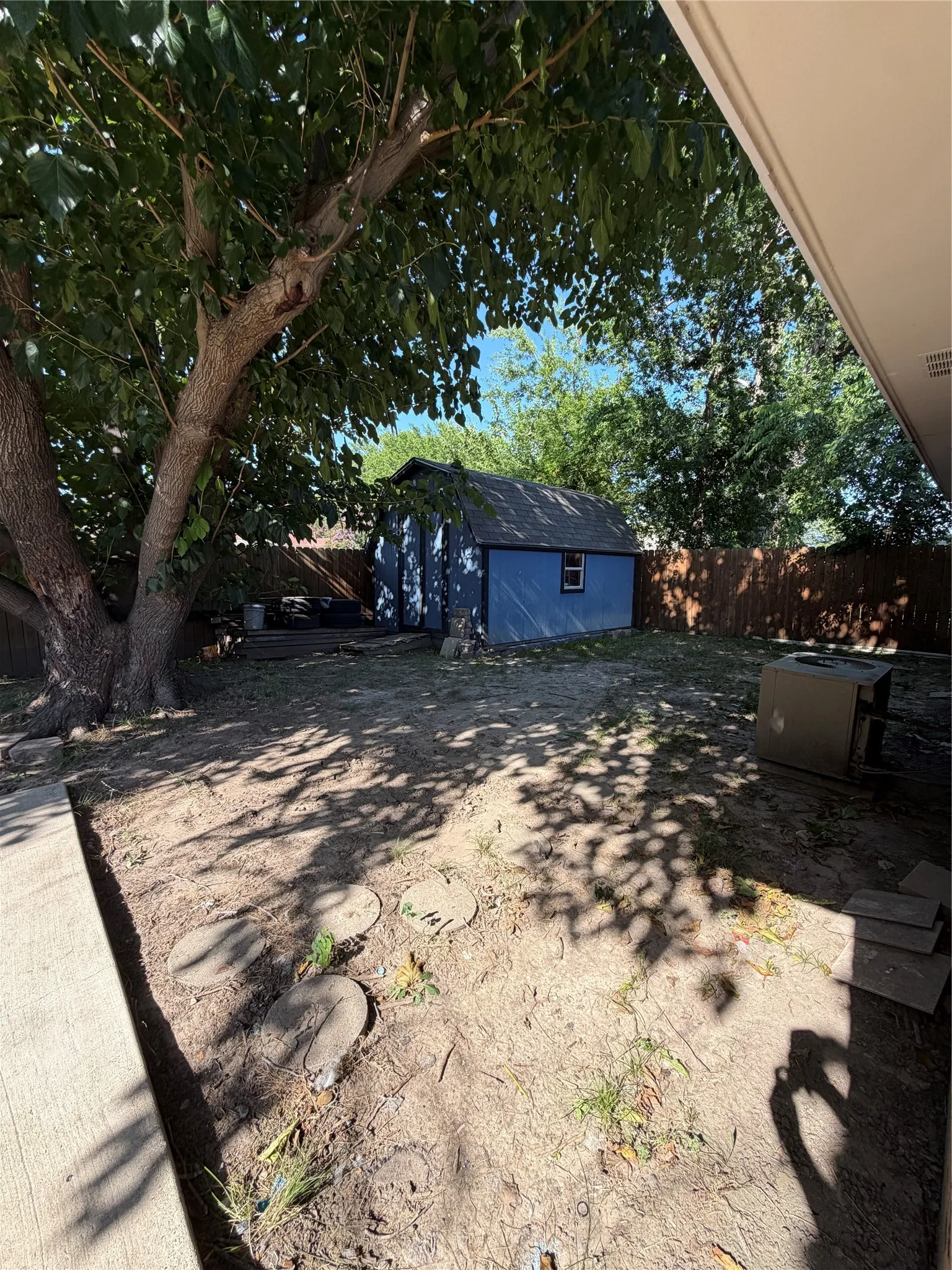Single Family Residence For Rent in Hunt County , 2406 W Broadview Street, Greenville, Texas 75402, 4 Bedroom, 2 Bathroom, 2 Garage spaces, 1,750 Sqft, built in 1970, mls#21320611, Real Estate Agent in Greenville, Homes For Rent in Hunt county, Homes For Rent in Greenville, Realtor in Greenville Texas, Real Estate Brokerage Independent Realty Texas, Luminita Cordes Realtor