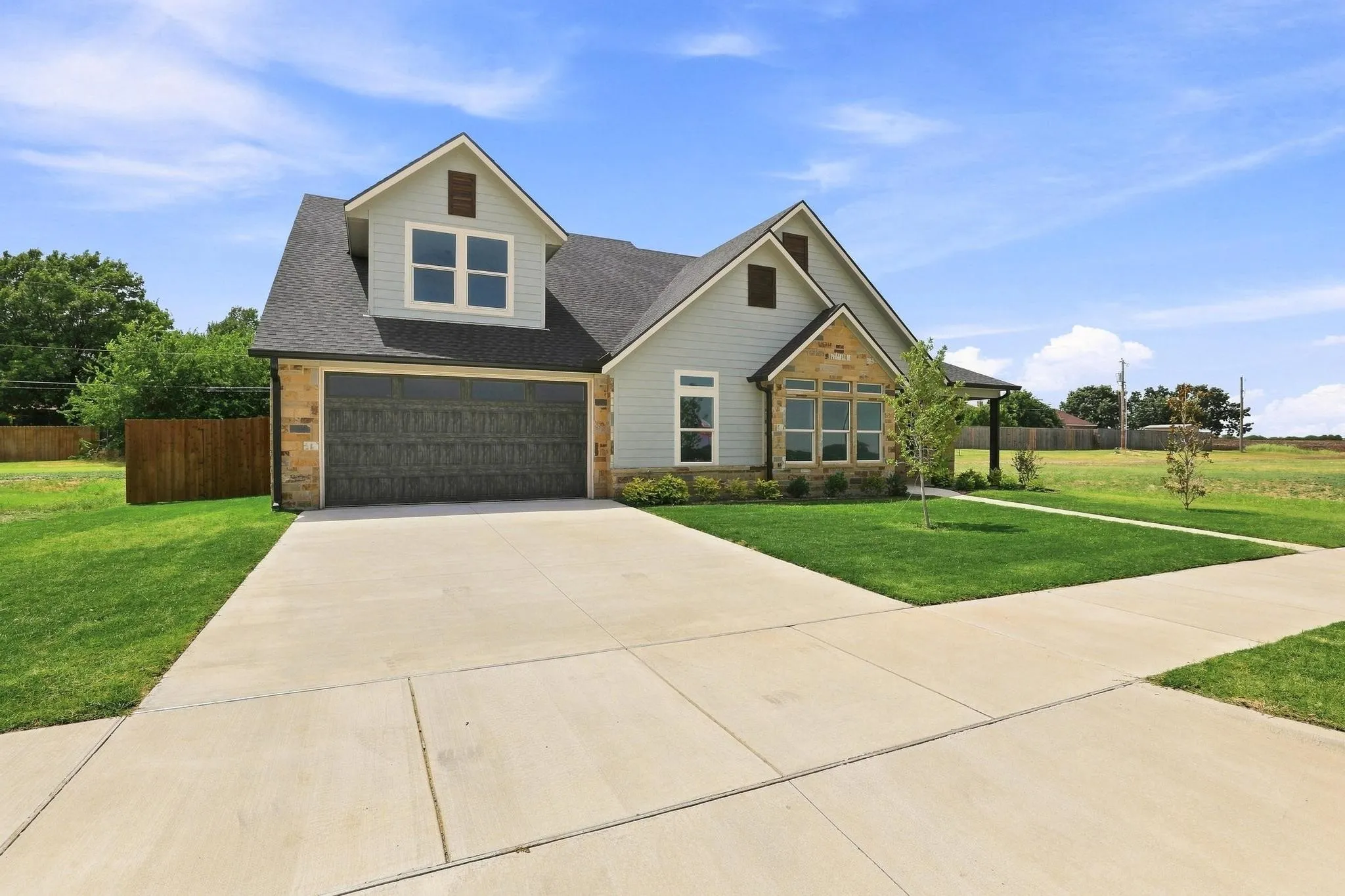 Single Family Residence For Sale in Grayson County , 512 Bandera Drive, Howe, Texas 75459, 4 Bedroom, 4 Bathroom, 2 Garage spaces, 2,845 Sqft, built in 2025, Price $599,900, mls#21320599, Real Estate Agent in Howe, Homes For Sale in Grayson county, Homes For Sale in Howe, Realtor in Howe Texas, Real Estate Brokerage Independent Realty Texas, Luminita Cordes Realtor
