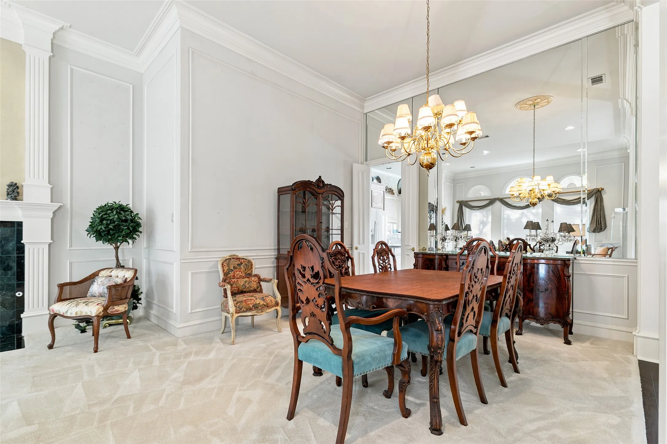 Great space for entertaining, there is plenty of room to extend your dining table and the guest list.