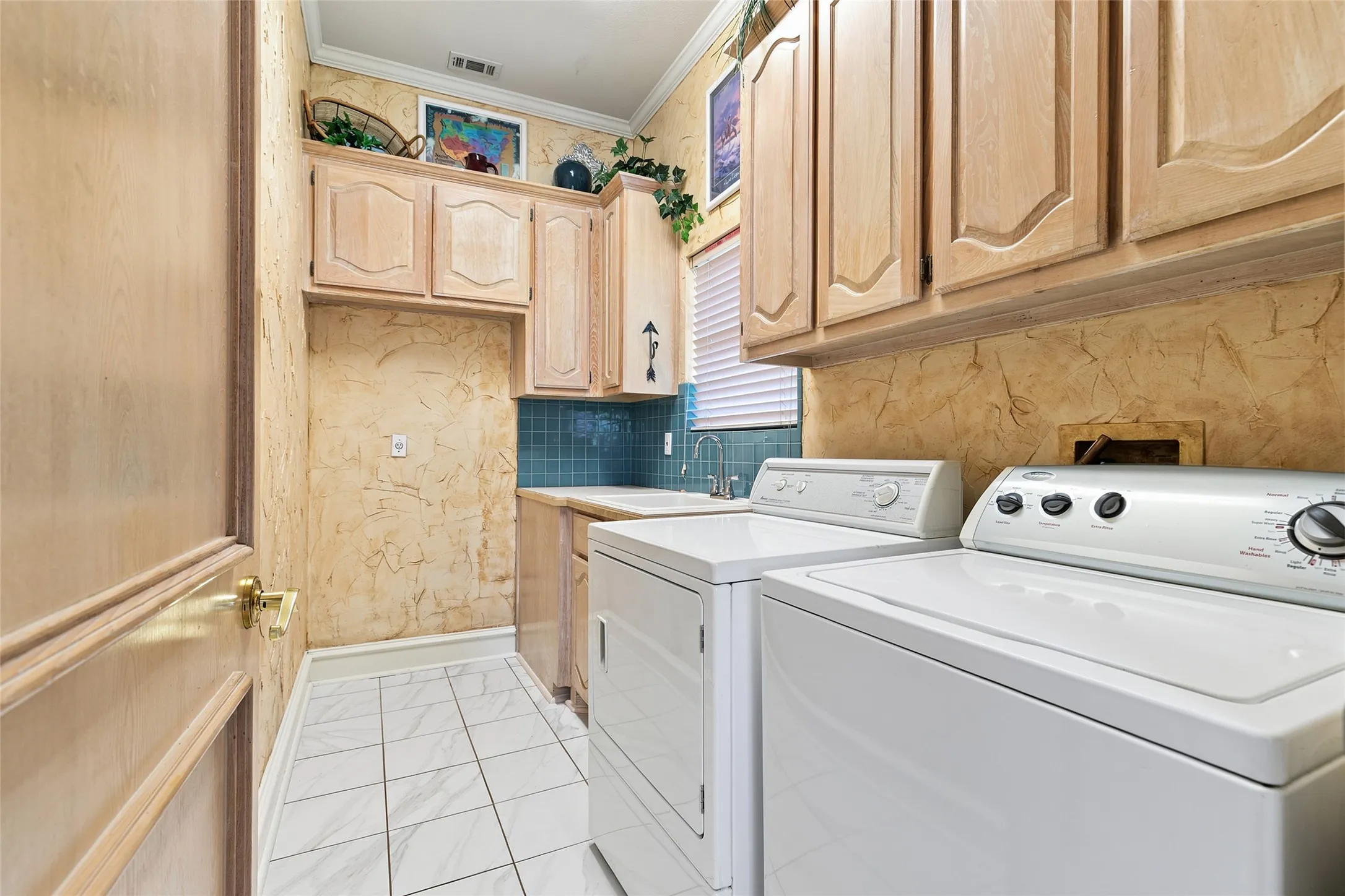 Single Family Residence For Sale in Denton County , 4633 E Shadow Ridge Drive, Frisco, Texas 75034, 4 Bedroom, 3 Bathroom, 3 Garage spaces, 3,263 Sqft, built in 1991, mls#21320612, Real Estate Agent in Frisco, Homes For Sale in Denton county, Homes For Sale in Frisco, Realtor in Frisco Texas, Real Estate Brokerage Independent Realty Texas, Luminita Cordes Realtor