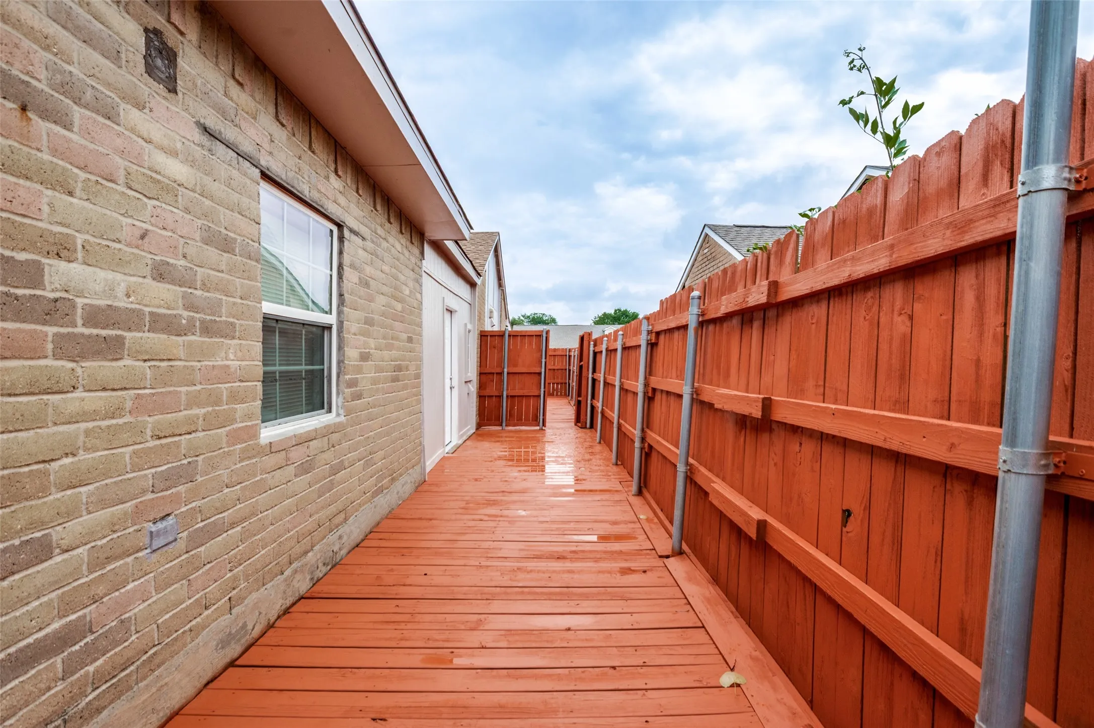Single Family Residence For Sale in Denton County , 6028 Mcafee Drive, The Colony, Texas 75056, 3 Bedroom, 2 Bathroom, Garage spaces, 1,336 Sqft, built in 1982, mls#21320051, Real Estate Agent in The Colony, Homes For Sale in Denton county, Homes For Sale in The Colony, Realtor in The Colony Texas, Real Estate Brokerage Independent Realty Texas, Luminita Cordes Realtor