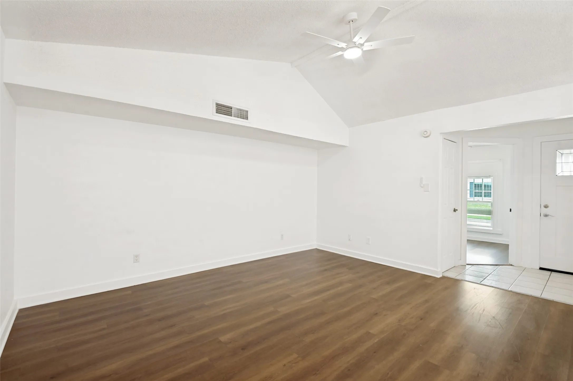 Single Family Residence For Sale in Denton County , 6028 Mcafee Drive, The Colony, Texas 75056, 3 Bedroom, 2 Bathroom, Garage spaces, 1,336 Sqft, built in 1982, mls#21320051, Real Estate Agent in The Colony, Homes For Sale in Denton county, Homes For Sale in The Colony, Realtor in The Colony Texas, Real Estate Brokerage Independent Realty Texas, Luminita Cordes Realtor
