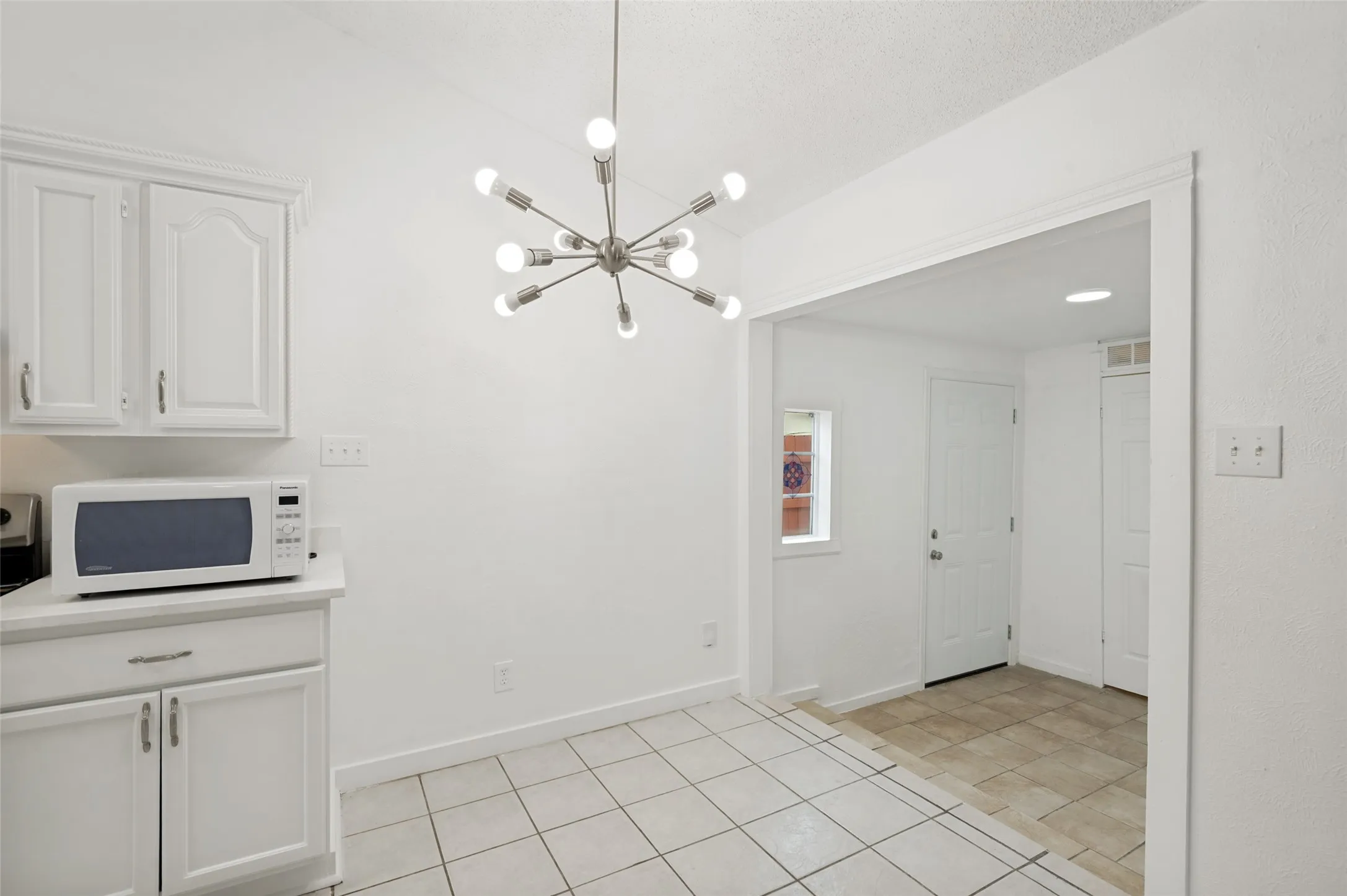 Single Family Residence For Sale in Denton County , 6028 Mcafee Drive, The Colony, Texas 75056, 3 Bedroom, 2 Bathroom, Garage spaces, 1,336 Sqft, built in 1982, mls#21320051, Real Estate Agent in The Colony, Homes For Sale in Denton county, Homes For Sale in The Colony, Realtor in The Colony Texas, Real Estate Brokerage Independent Realty Texas, Luminita Cordes Realtor