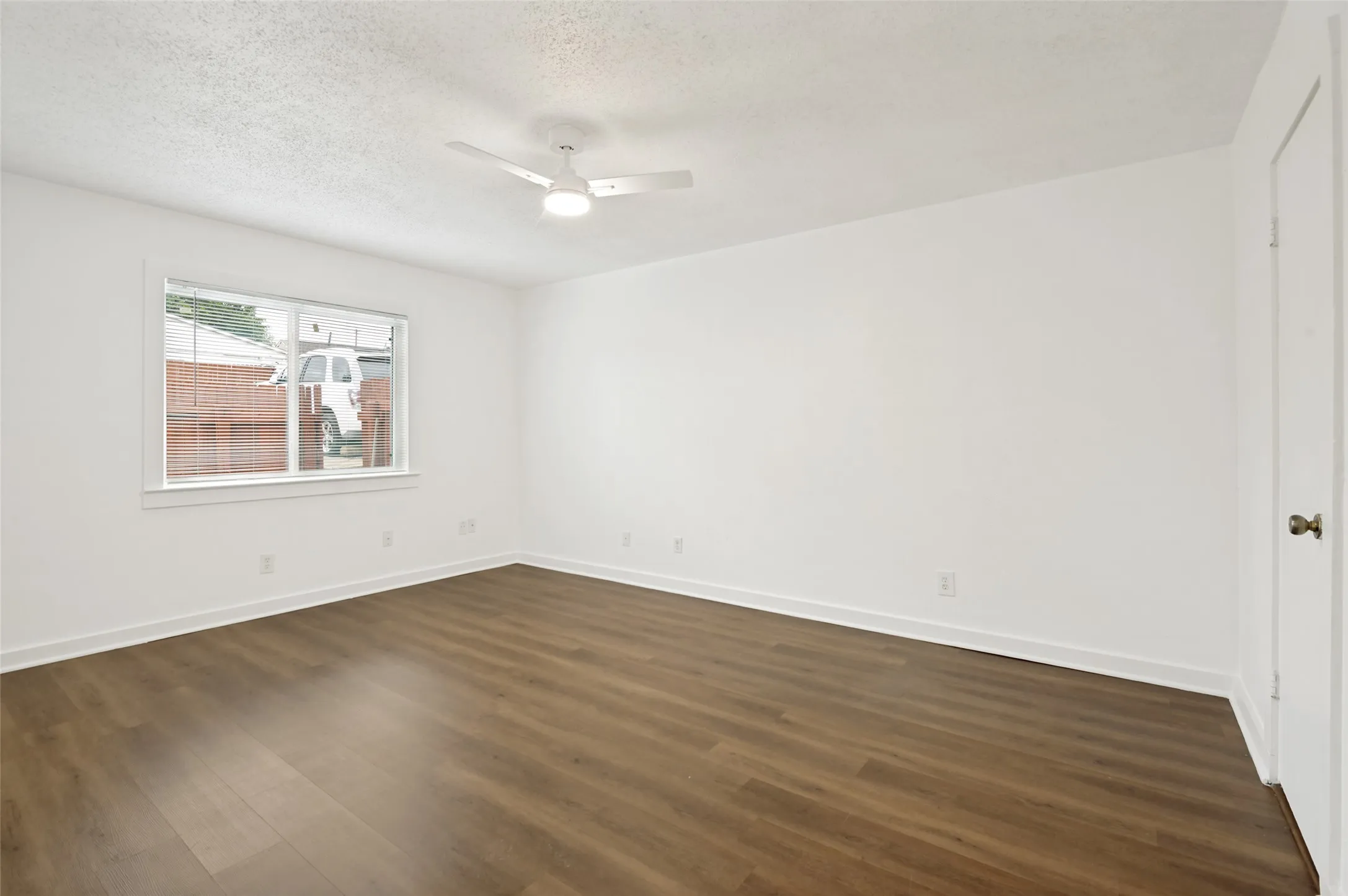 Single Family Residence For Sale in Denton County , 6028 Mcafee Drive, The Colony, Texas 75056, 3 Bedroom, 2 Bathroom, Garage spaces, 1,336 Sqft, built in 1982, mls#21320051, Real Estate Agent in The Colony, Homes For Sale in Denton county, Homes For Sale in The Colony, Realtor in The Colony Texas, Real Estate Brokerage Independent Realty Texas, Luminita Cordes Realtor