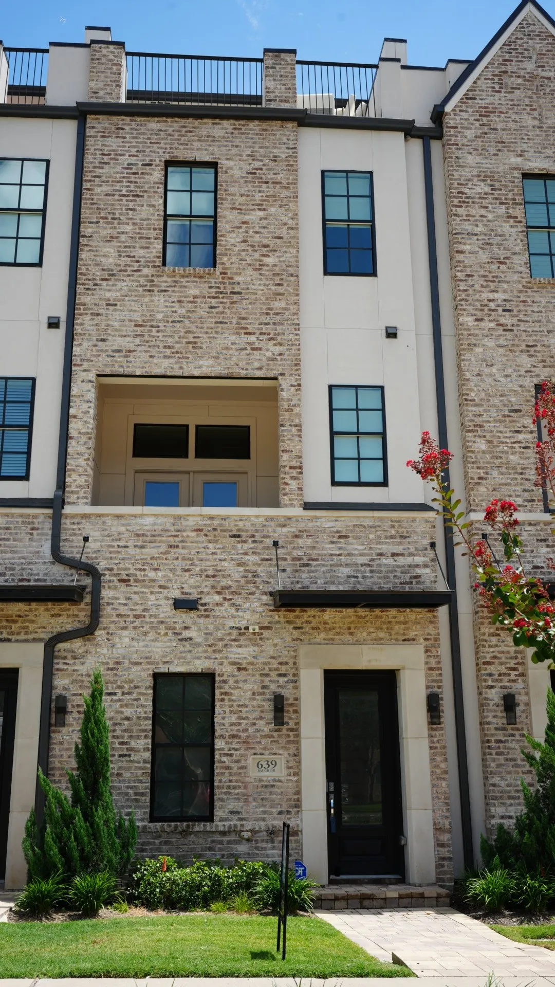 Townhouse For Sale in Dallas County , 639 Baugh Drive, Irving, Texas 75039, 2 Bedroom, 3 Bathroom, 2 Garage spaces, 1,362 Sqft, built in 2022, mls#21320338, Real Estate Agent in Irving, Homes For Sale in Dallas county, Homes For Sale in Irving, Realtor in Irving Texas, Real Estate Brokerage Independent Realty Texas, Luminita Cordes Realtor