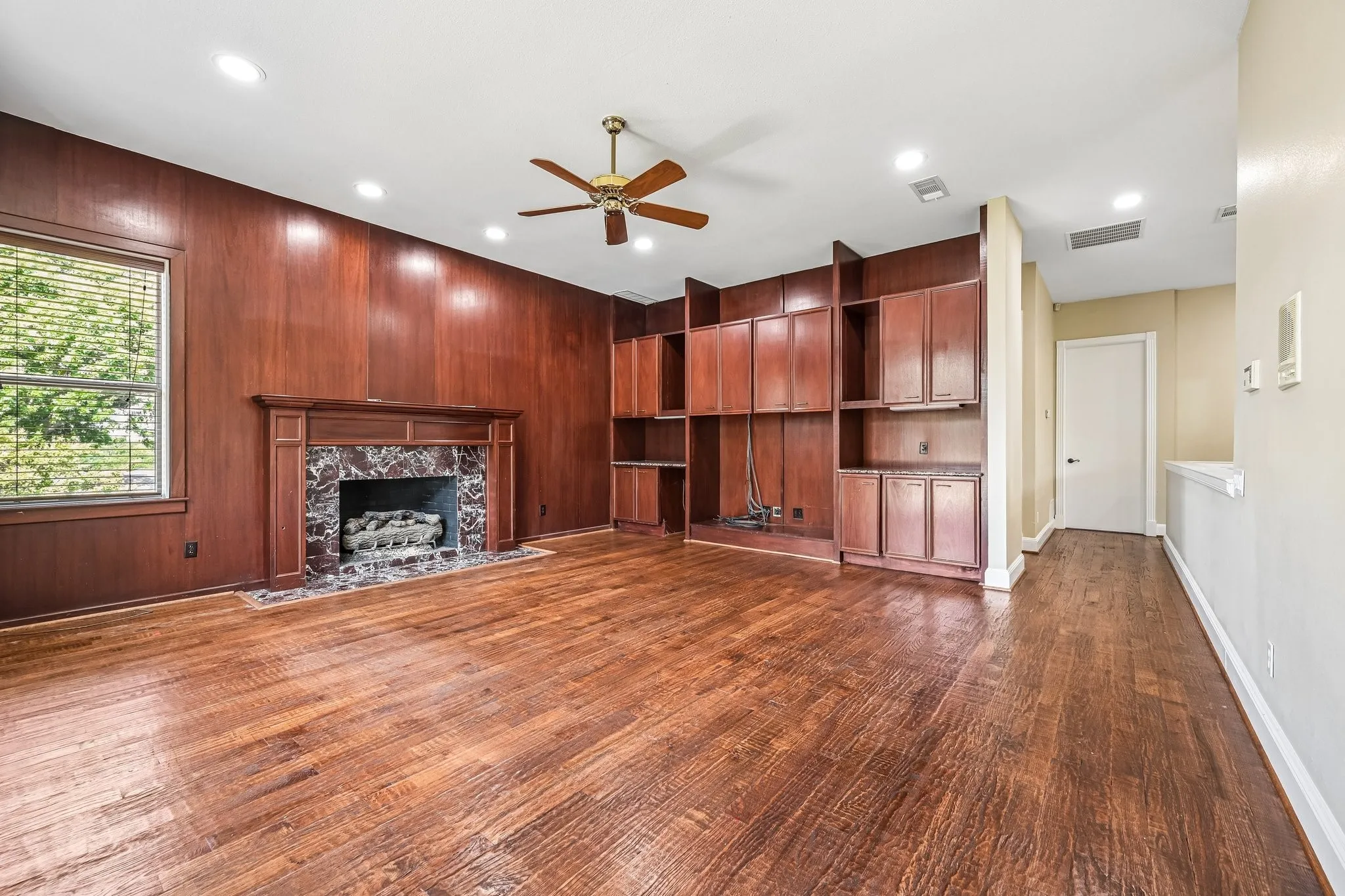 Single Family Residence For Sale in Denton County , 2237 High Country Drive, Carrollton, Texas 75007, 5 Bedroom, 4 Bathroom, 4 Garage spaces, 5,231 Sqft, built in 1991, mls#21315104, Real Estate Agent in Carrollton, Homes For Sale in Denton county, Homes For Sale in Carrollton, Realtor in Carrollton Texas, Real Estate Brokerage Independent Realty Texas, Luminita Cordes Realtor
