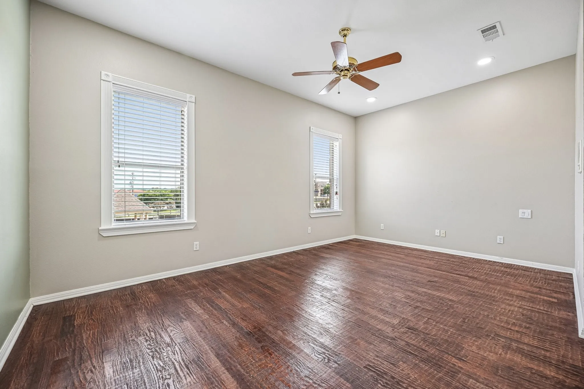Single Family Residence For Sale in Denton County , 2237 High Country Drive, Carrollton, Texas 75007, 5 Bedroom, 4 Bathroom, 4 Garage spaces, 5,231 Sqft, built in 1991, mls#21315104, Real Estate Agent in Carrollton, Homes For Sale in Denton county, Homes For Sale in Carrollton, Realtor in Carrollton Texas, Real Estate Brokerage Independent Realty Texas, Luminita Cordes Realtor