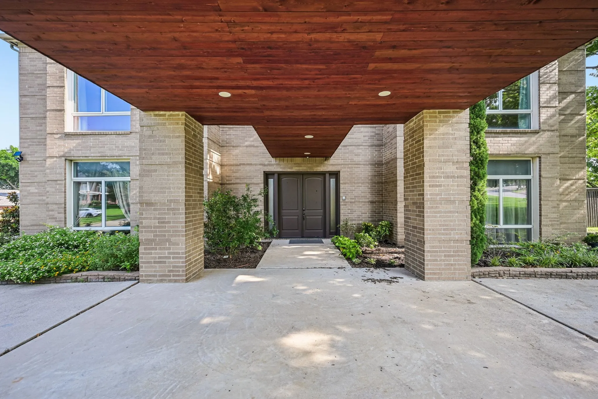 Single Family Residence For Sale in Denton County , 2237 High Country Drive, Carrollton, Texas 75007, 5 Bedroom, 4 Bathroom, 4 Garage spaces, 5,231 Sqft, built in 1991, mls#21315104, Real Estate Agent in Carrollton, Homes For Sale in Denton county, Homes For Sale in Carrollton, Realtor in Carrollton Texas, Real Estate Brokerage Independent Realty Texas, Luminita Cordes Realtor