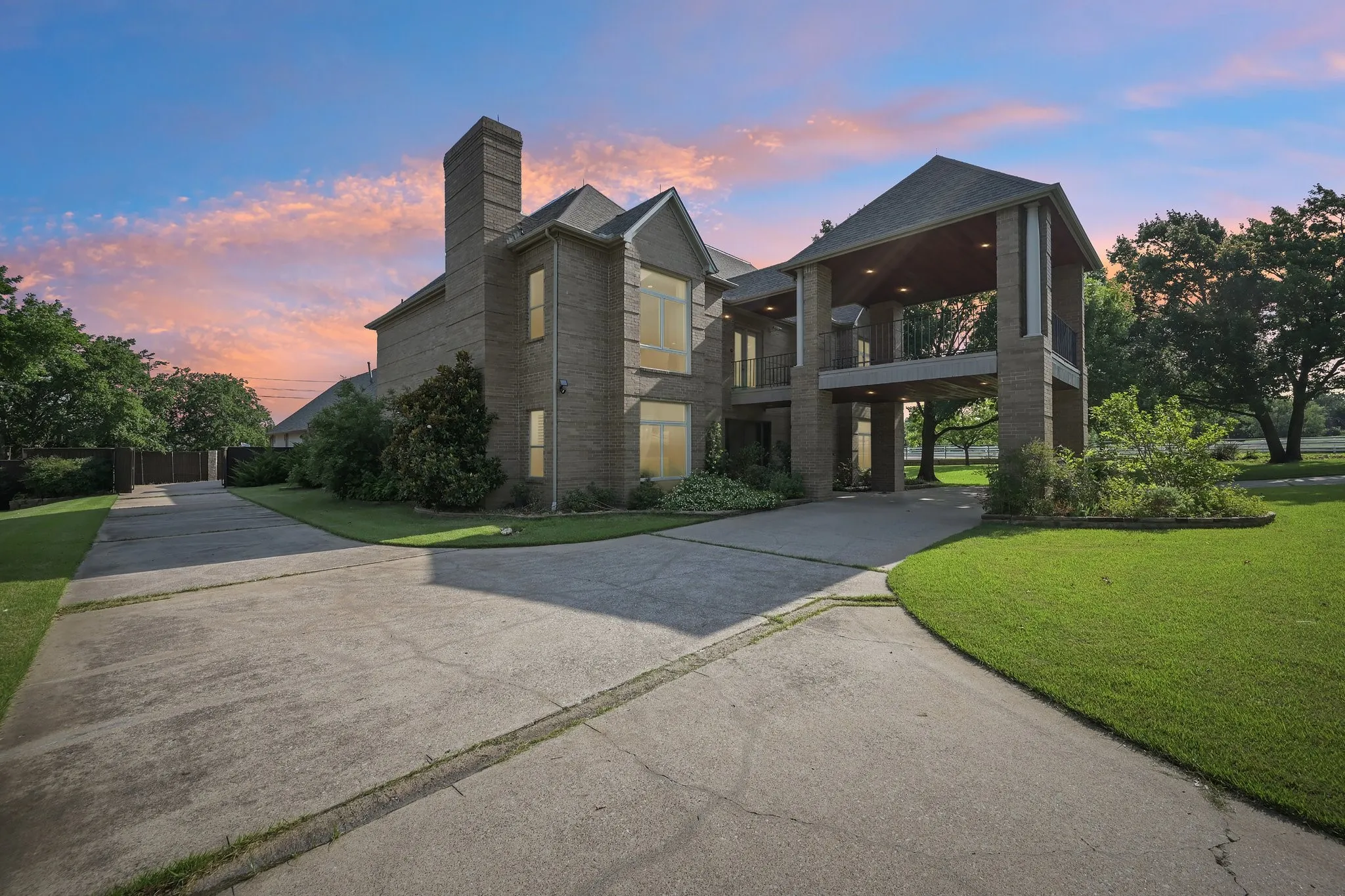 Single Family Residence For Sale in Denton County , 2237 High Country Drive, Carrollton, Texas 75007, 5 Bedroom, 4 Bathroom, 4 Garage spaces, 5,231 Sqft, built in 1991, mls#21315104, Real Estate Agent in Carrollton, Homes For Sale in Denton county, Homes For Sale in Carrollton, Realtor in Carrollton Texas, Real Estate Brokerage Independent Realty Texas, Luminita Cordes Realtor