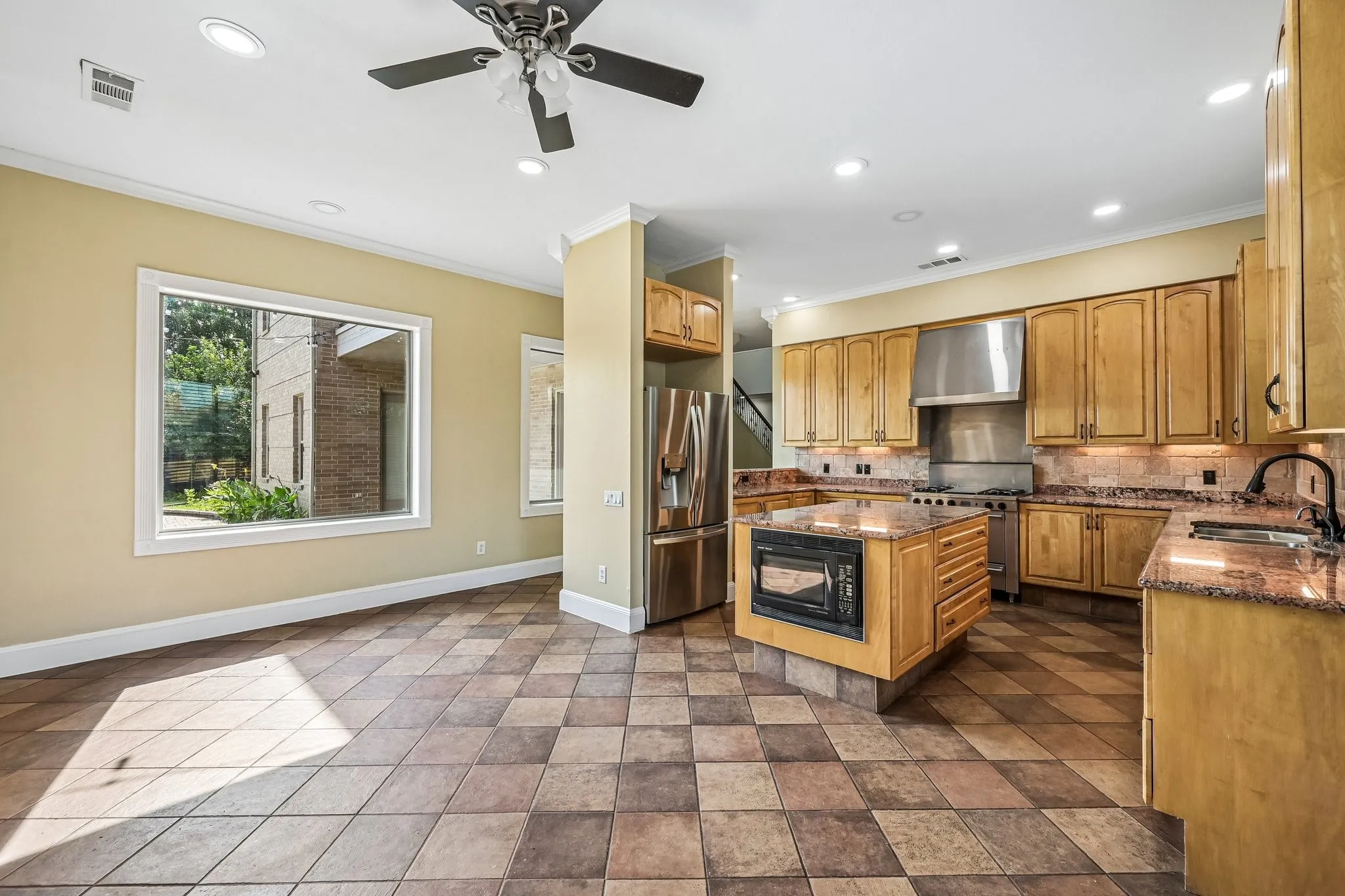 Single Family Residence For Sale in Denton County , 2237 High Country Drive, Carrollton, Texas 75007, 5 Bedroom, 4 Bathroom, 4 Garage spaces, 5,231 Sqft, built in 1991, mls#21315104, Real Estate Agent in Carrollton, Homes For Sale in Denton county, Homes For Sale in Carrollton, Realtor in Carrollton Texas, Real Estate Brokerage Independent Realty Texas, Luminita Cordes Realtor