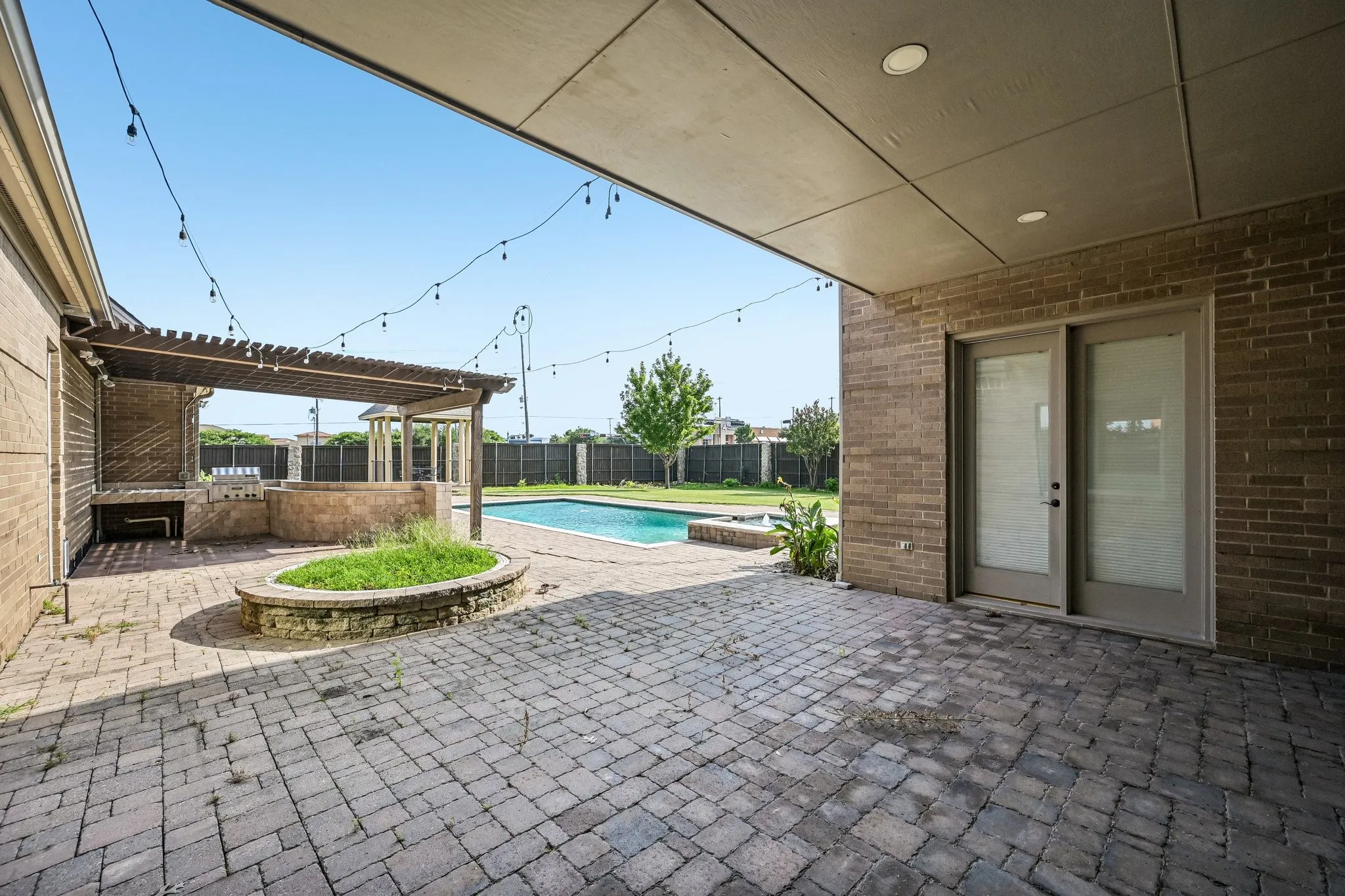 Single Family Residence For Sale in Denton County , 2237 High Country Drive, Carrollton, Texas 75007, 5 Bedroom, 4 Bathroom, 4 Garage spaces, 5,231 Sqft, built in 1991, mls#21315104, Real Estate Agent in Carrollton, Homes For Sale in Denton county, Homes For Sale in Carrollton, Realtor in Carrollton Texas, Real Estate Brokerage Independent Realty Texas, Luminita Cordes Realtor
