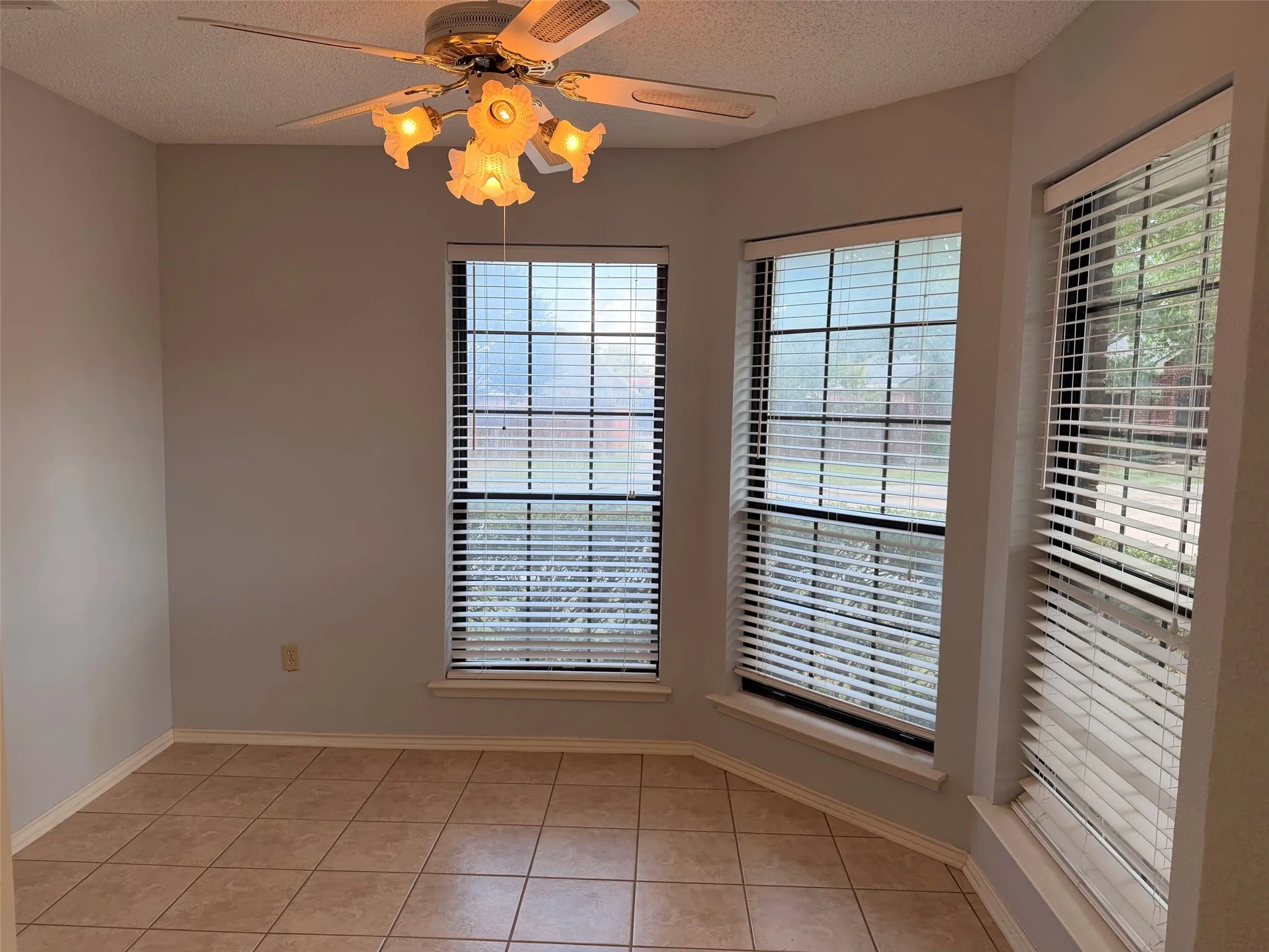 Single Family Residence For Rent in Collin County , 1712 Colonial Court, Prosper, Texas 75078, 3 Bedroom, 2 Bathroom, 2 Garage spaces, 1,664 Sqft, built in 1987, mls#21319530, Real Estate Agent in Prosper, Homes For Rent in Collin county, Homes For Rent in Prosper, Realtor in Prosper Texas, Real Estate Brokerage Independent Realty Texas, Luminita Cordes Realtor