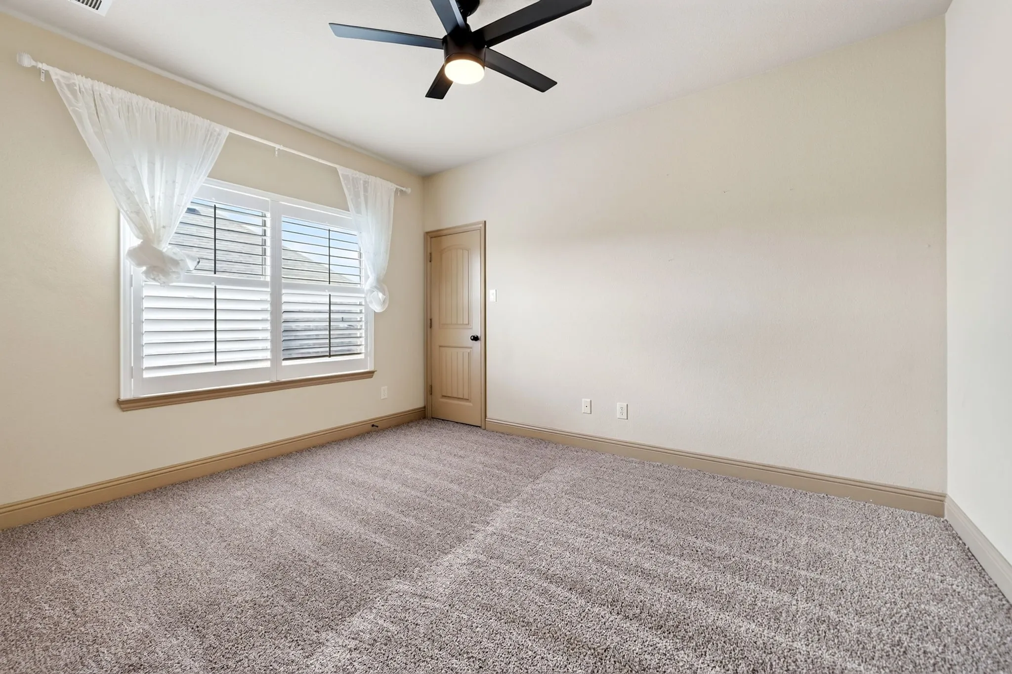 Single Family Residence For Sale in Rockwall County , 202 Buffington Avenue, Fate, Texas 75189, 4 Bedroom, 5 Bathroom, 2 Garage spaces, 3,250 Sqft, built in 2013, mls#21303119, Real Estate Agent in Fate, Homes For Sale in Rockwall county, Homes For Sale in Fate, Realtor in Fate Texas, Real Estate Brokerage Independent Realty Texas, Luminita Cordes Realtor