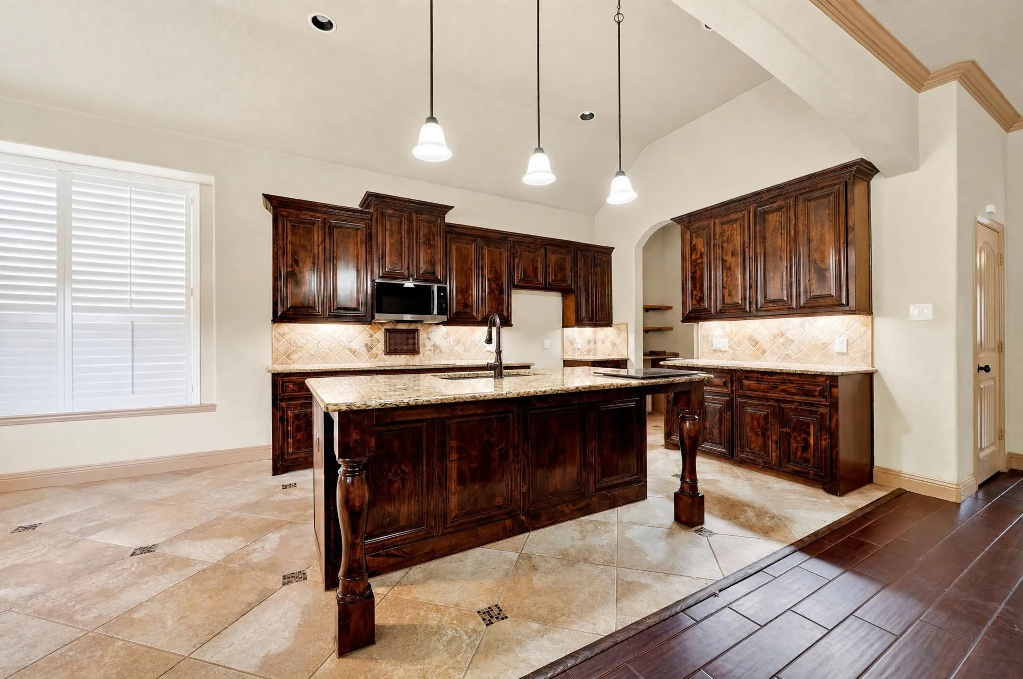 Single Family Residence For Sale in Rockwall County , 202 Buffington Avenue, Fate, Texas 75189, 4 Bedroom, 5 Bathroom, 2 Garage spaces, 3,250 Sqft, built in 2013, mls#21303119, Real Estate Agent in Fate, Homes For Sale in Rockwall county, Homes For Sale in Fate, Realtor in Fate Texas, Real Estate Brokerage Independent Realty Texas, Luminita Cordes Realtor