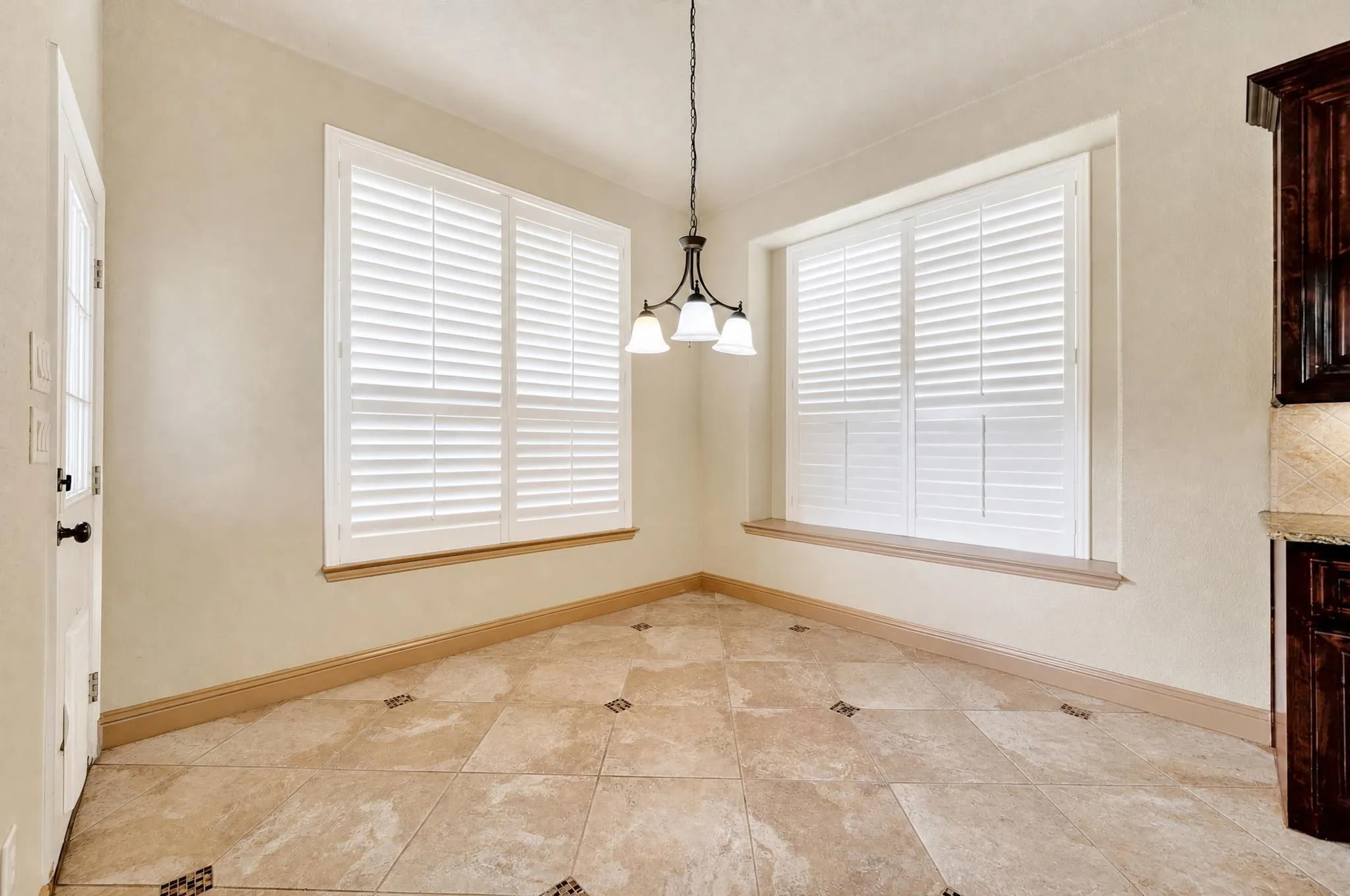 Single Family Residence For Sale in Rockwall County , 202 Buffington Avenue, Fate, Texas 75189, 4 Bedroom, 5 Bathroom, 2 Garage spaces, 3,250 Sqft, built in 2013, mls#21303119, Real Estate Agent in Fate, Homes For Sale in Rockwall county, Homes For Sale in Fate, Realtor in Fate Texas, Real Estate Brokerage Independent Realty Texas, Luminita Cordes Realtor
