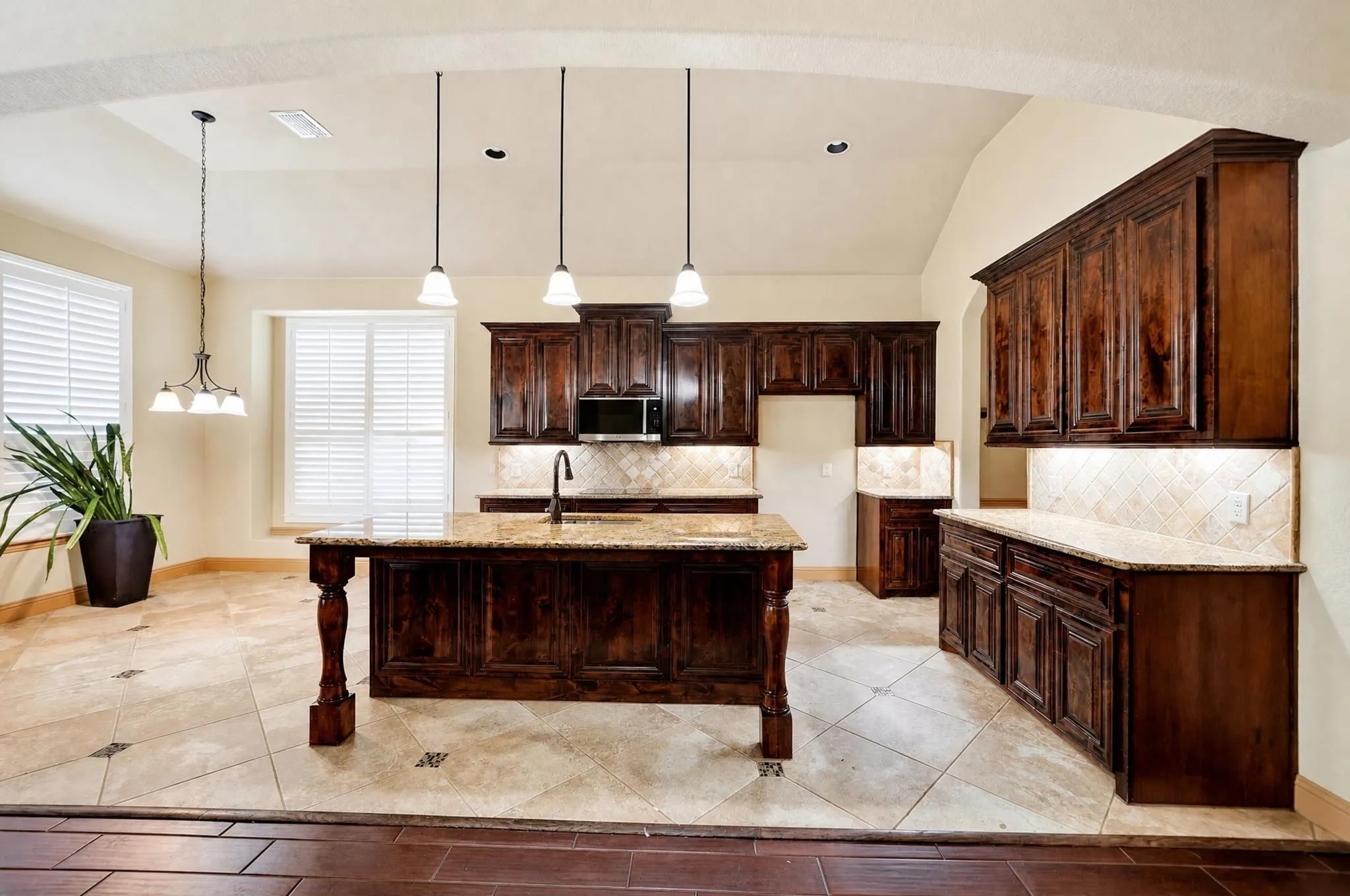 Single Family Residence For Sale in Rockwall County , 202 Buffington Avenue, Fate, Texas 75189, 4 Bedroom, 5 Bathroom, 2 Garage spaces, 3,250 Sqft, built in 2013, mls#21303119, Real Estate Agent in Fate, Homes For Sale in Rockwall county, Homes For Sale in Fate, Realtor in Fate Texas, Real Estate Brokerage Independent Realty Texas, Luminita Cordes Realtor