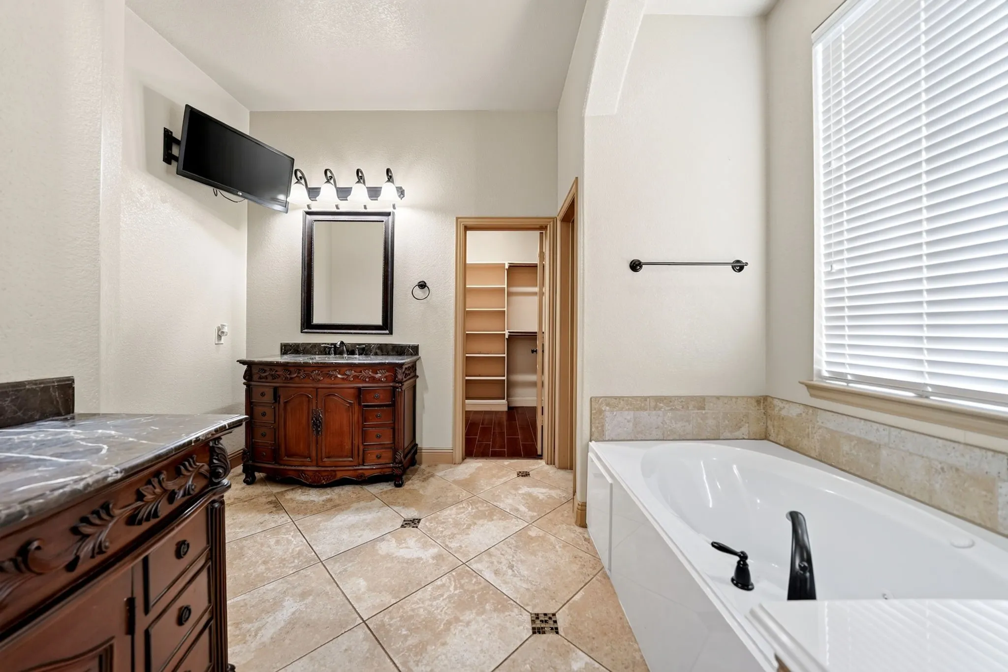 Single Family Residence For Sale in Rockwall County , 202 Buffington Avenue, Fate, Texas 75189, 4 Bedroom, 5 Bathroom, 2 Garage spaces, 3,250 Sqft, built in 2013, mls#21303119, Real Estate Agent in Fate, Homes For Sale in Rockwall county, Homes For Sale in Fate, Realtor in Fate Texas, Real Estate Brokerage Independent Realty Texas, Luminita Cordes Realtor