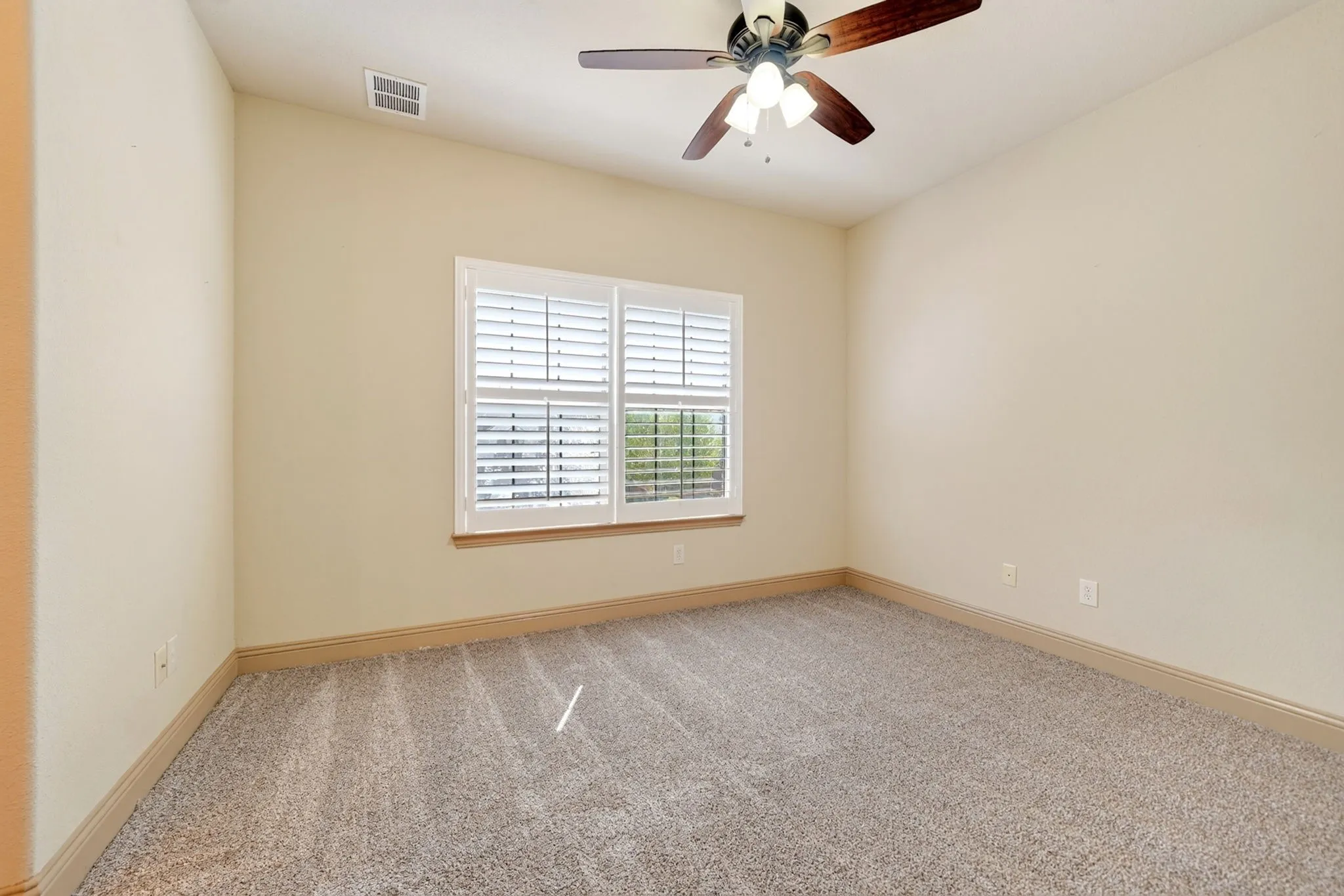 Single Family Residence For Sale in Rockwall County , 202 Buffington Avenue, Fate, Texas 75189, 4 Bedroom, 5 Bathroom, 2 Garage spaces, 3,250 Sqft, built in 2013, mls#21303119, Real Estate Agent in Fate, Homes For Sale in Rockwall county, Homes For Sale in Fate, Realtor in Fate Texas, Real Estate Brokerage Independent Realty Texas, Luminita Cordes Realtor