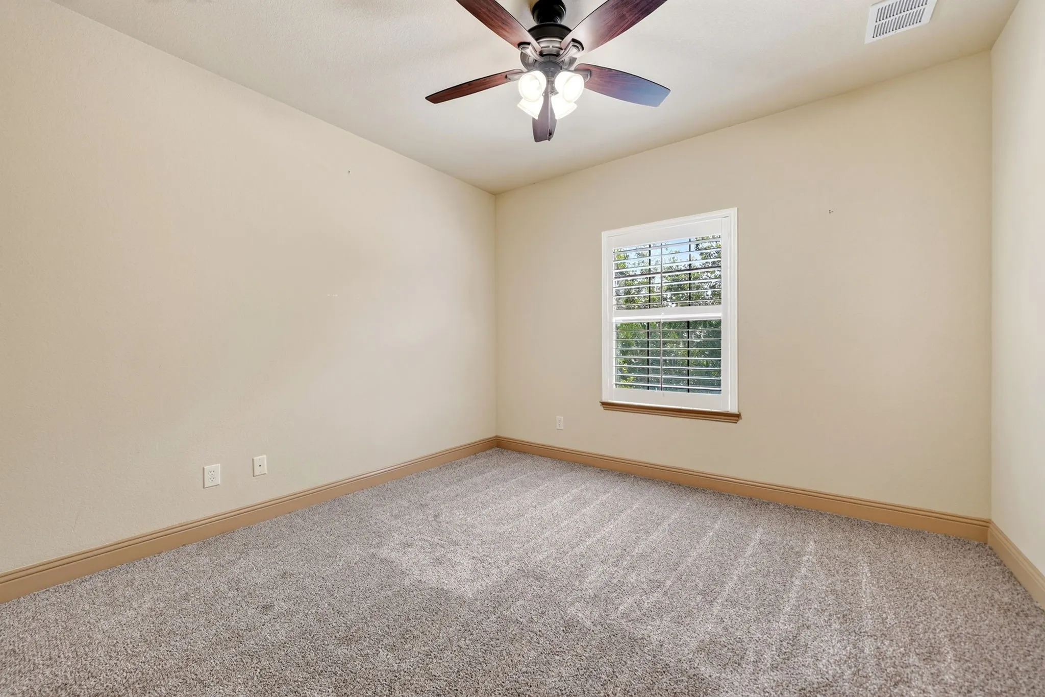 Single Family Residence For Sale in Rockwall County , 202 Buffington Avenue, Fate, Texas 75189, 4 Bedroom, 5 Bathroom, 2 Garage spaces, 3,250 Sqft, built in 2013, mls#21303119, Real Estate Agent in Fate, Homes For Sale in Rockwall county, Homes For Sale in Fate, Realtor in Fate Texas, Real Estate Brokerage Independent Realty Texas, Luminita Cordes Realtor