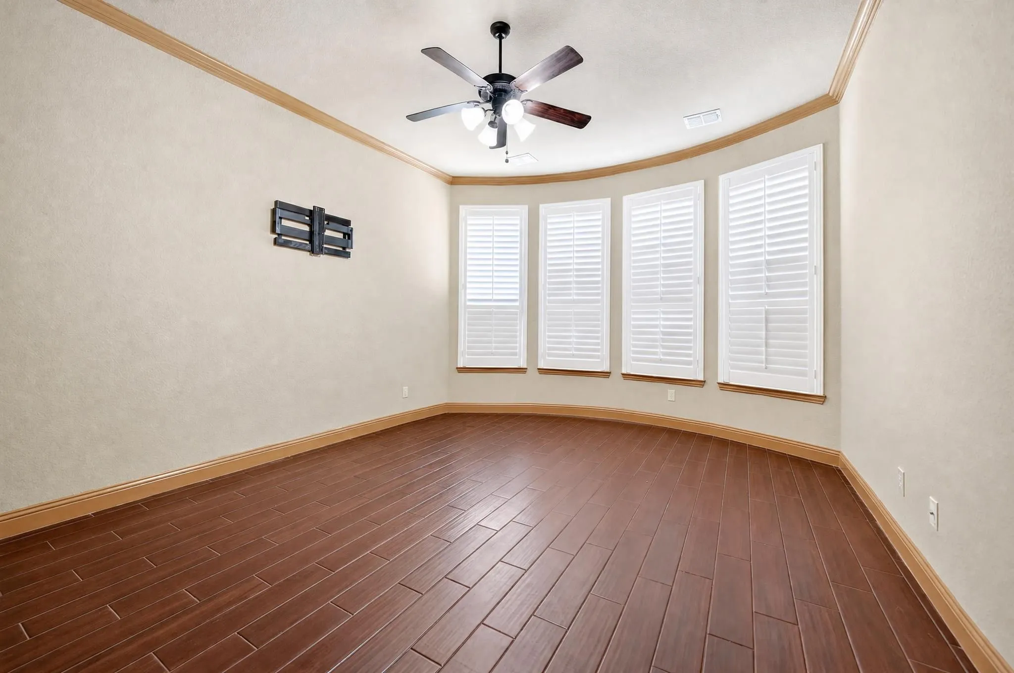 Single Family Residence For Sale in Rockwall County , 202 Buffington Avenue, Fate, Texas 75189, 4 Bedroom, 5 Bathroom, 2 Garage spaces, 3,250 Sqft, built in 2013, mls#21303119, Real Estate Agent in Fate, Homes For Sale in Rockwall county, Homes For Sale in Fate, Realtor in Fate Texas, Real Estate Brokerage Independent Realty Texas, Luminita Cordes Realtor