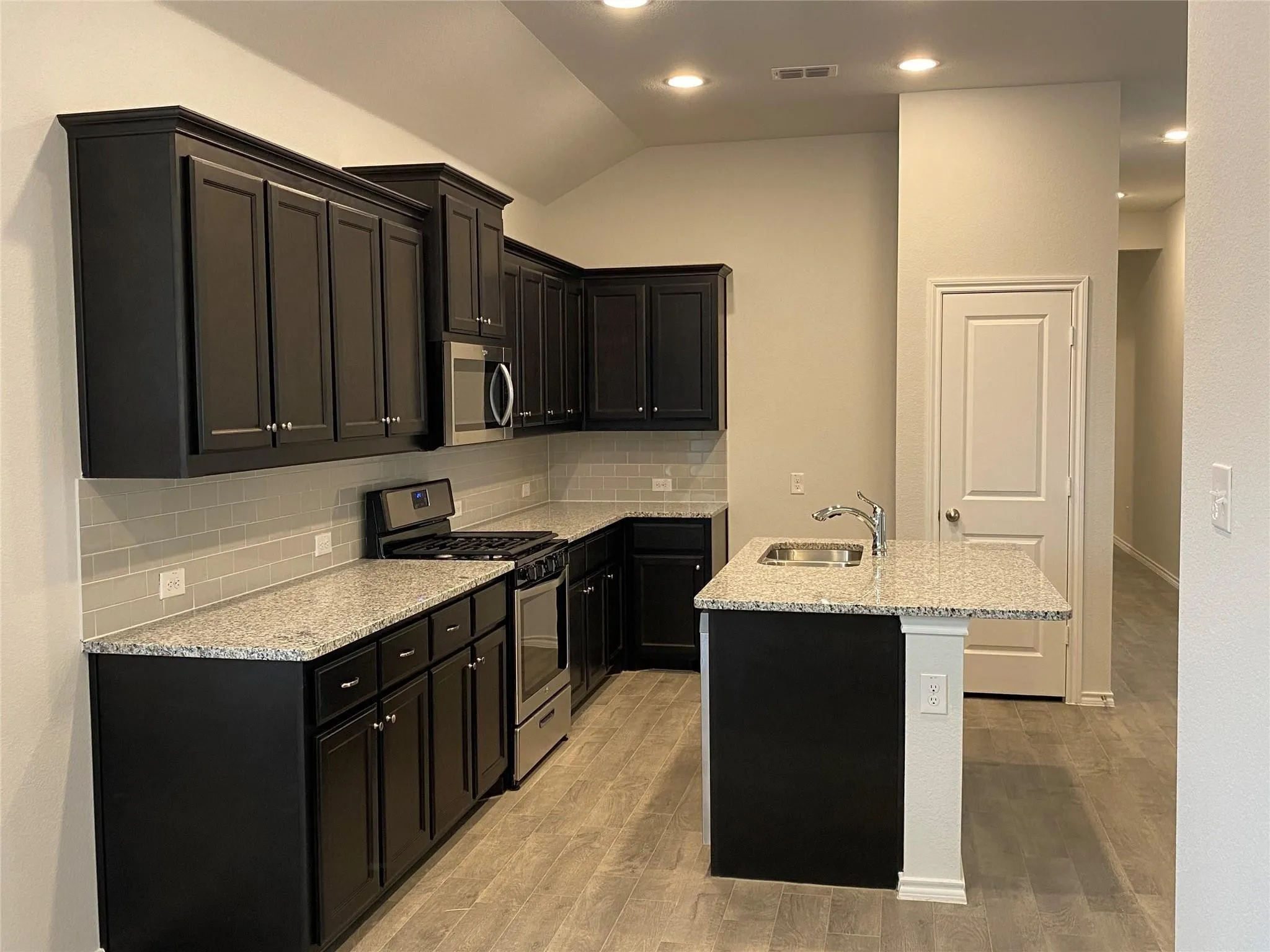 Single Family Residence For Rent in Collin County , 1805 Wayne Lane, Celina, Texas 75009, 3 Bedroom, 2 Bathroom, 2 Garage spaces, 1,724 Sqft, built in 2020, mls#21320650, Real Estate Agent in Celina, Homes For Rent in Collin county, Homes For Rent in Celina, Realtor in Celina Texas, Real Estate Brokerage Independent Realty Texas, Luminita Cordes Realtor