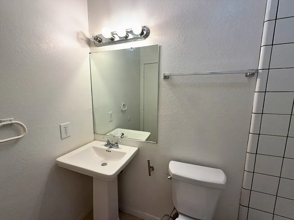 Apartment For Rent in Collin County , 809 W Walnut Street B2, Celina, Texas 75009, 2 Bedroom, 2 Bathroom, Garage spaces, 887 Sqft, built in 1985, mls#21320661, Real Estate Agent in Celina, Homes For Rent in Collin county, Homes For Rent in Celina, Realtor in Celina Texas, Real Estate Brokerage Independent Realty Texas, Luminita Cordes Realtor