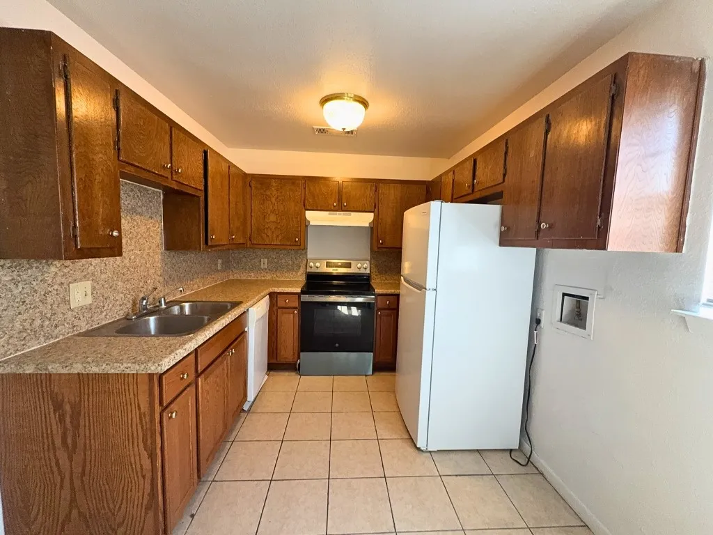 Apartment For Rent in Collin County , 809 W Walnut Street B2, Celina, Texas 75009, 2 Bedroom, 2 Bathroom, Garage spaces, 887 Sqft, built in 1985, mls#21320661, Real Estate Agent in Celina, Homes For Rent in Collin county, Homes For Rent in Celina, Realtor in Celina Texas, Real Estate Brokerage Independent Realty Texas, Luminita Cordes Realtor