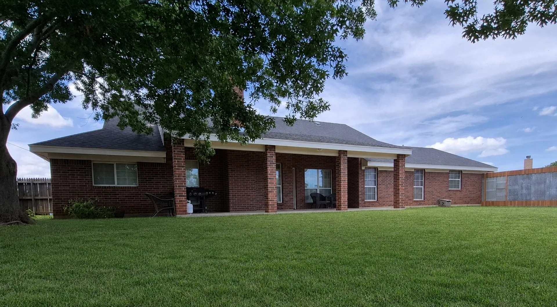 Single Family Residence For Rent in Taylor County , 5001 Crystal Creek, Abilene, Texas 79606, 4 Bedroom, 2 Bathroom, 2 Garage spaces, 2,048 Sqft, built in 2004, mls#21320663, Real Estate Agent in Abilene, Homes For Rent in Taylor county, Homes For Rent in Abilene, Realtor in Abilene Texas, Real Estate Brokerage Independent Realty Texas, Luminita Cordes Realtor