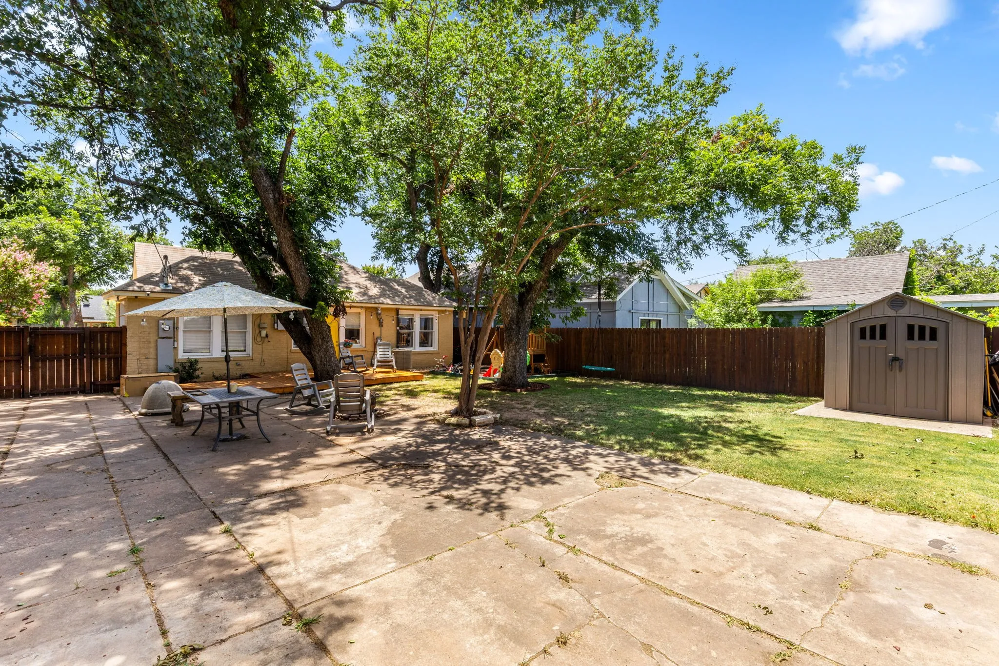 Nice backyard with a storage shed and plenty of yard space for entertaining