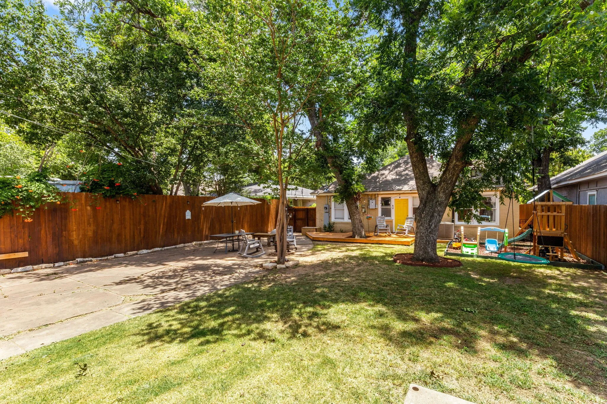 Huge backyard with new privacy fence
