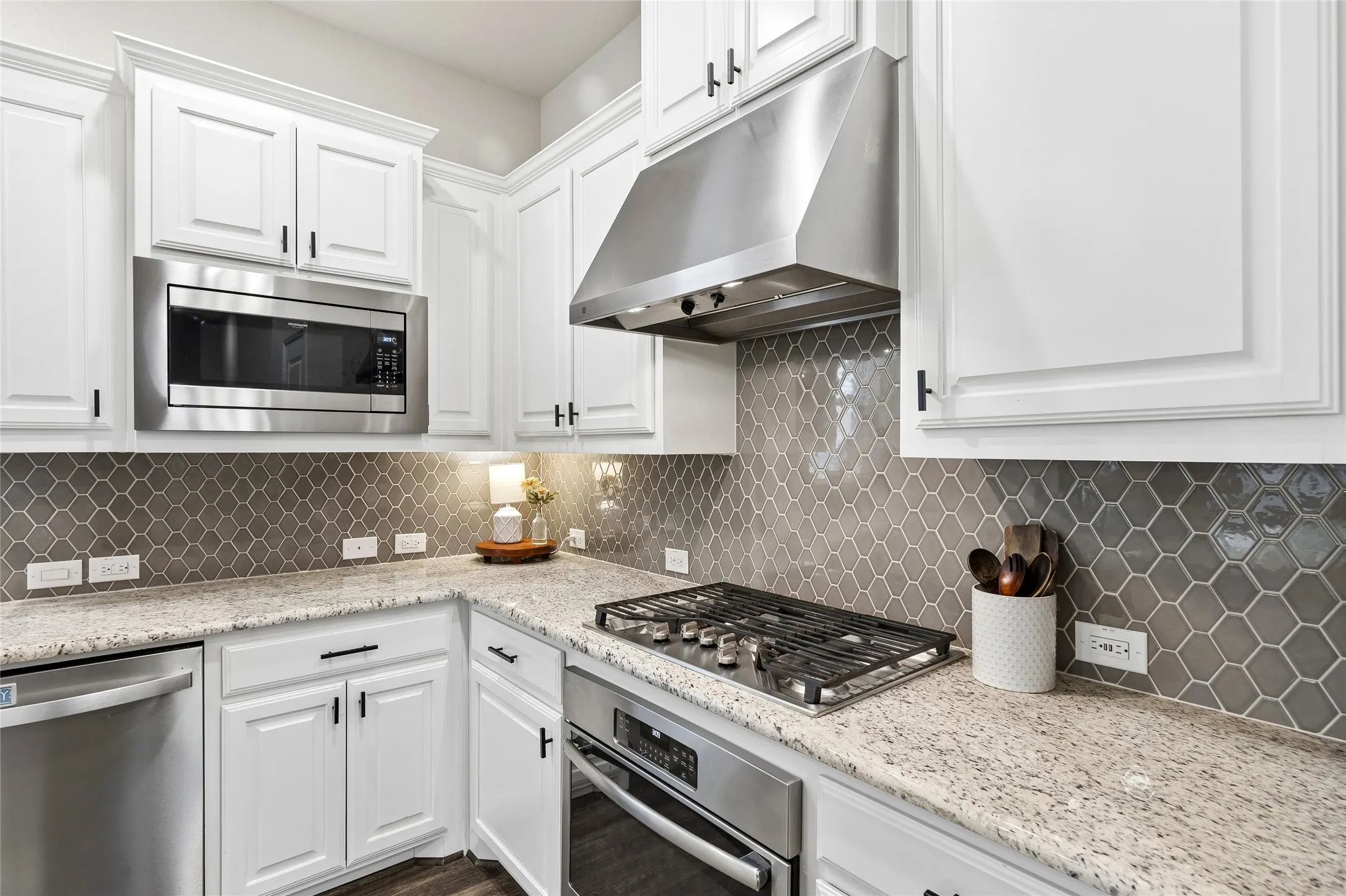 Single Family Residence For Sale in Denton County , 1509 11th Street, Argyle, Texas 76226, 3 Bedroom, 2 Bathroom, 2 Garage spaces, 2,093 Sqft, built in 2018, mls#21319143, Real Estate Agent in Argyle, Homes For Sale in Denton county, Homes For Sale in Argyle, Realtor in Argyle Texas, Real Estate Brokerage Independent Realty Texas, Luminita Cordes Realtor
