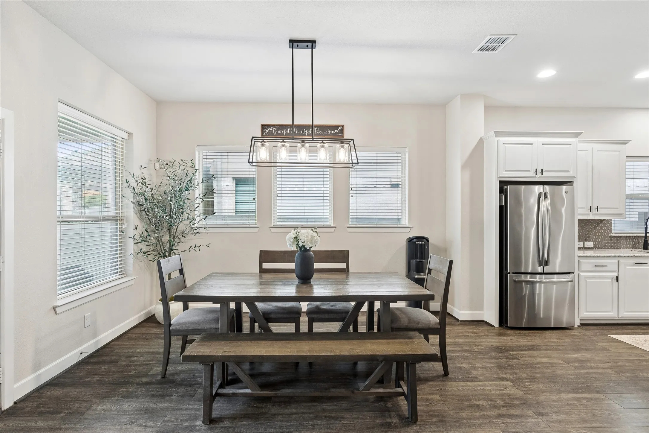Single Family Residence For Sale in Denton County , 1509 11th Street, Argyle, Texas 76226, 3 Bedroom, 2 Bathroom, 2 Garage spaces, 2,093 Sqft, built in 2018, mls#21319143, Real Estate Agent in Argyle, Homes For Sale in Denton county, Homes For Sale in Argyle, Realtor in Argyle Texas, Real Estate Brokerage Independent Realty Texas, Luminita Cordes Realtor