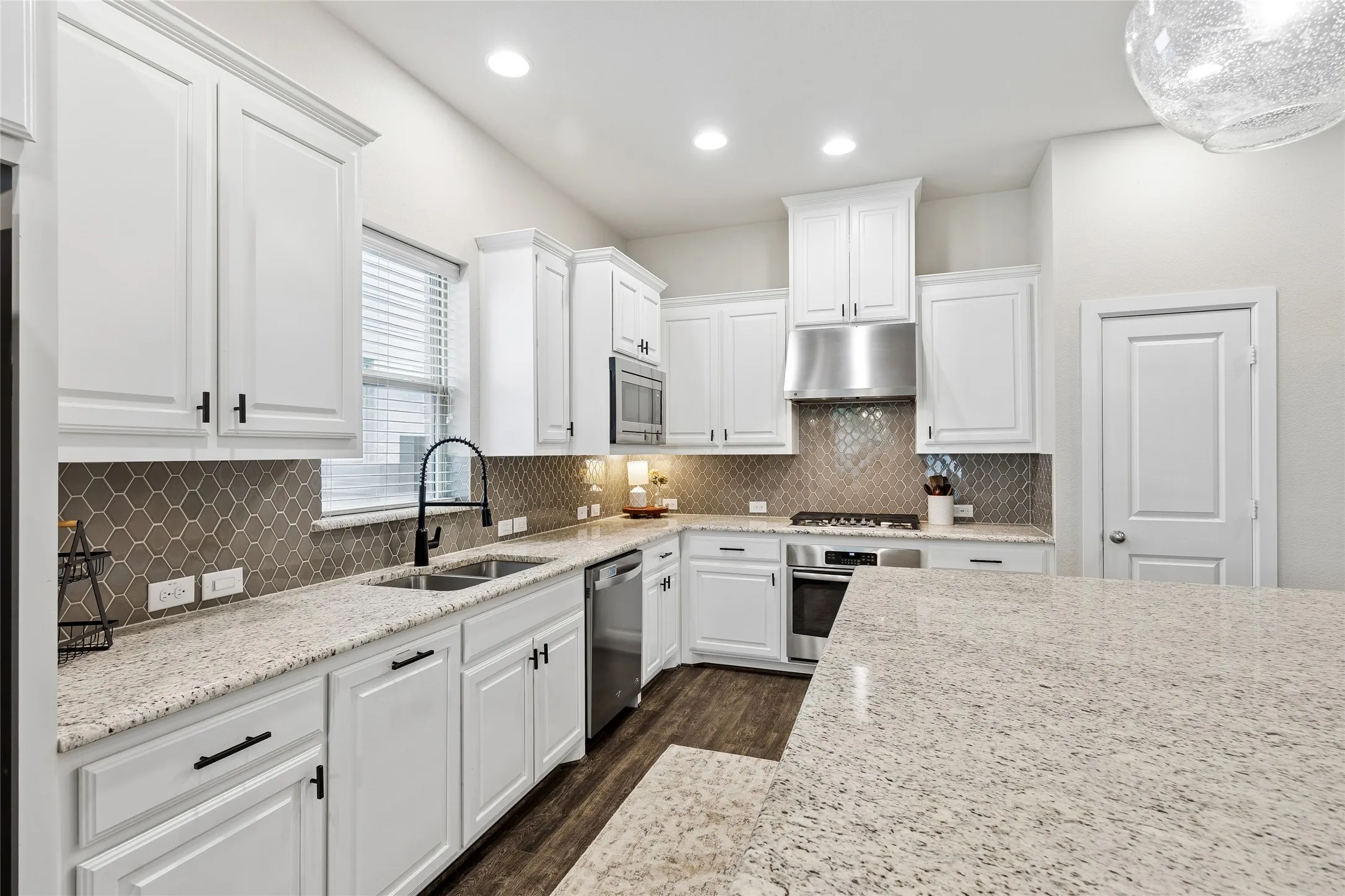 Single Family Residence For Sale in Denton County , 1509 11th Street, Argyle, Texas 76226, 3 Bedroom, 2 Bathroom, 2 Garage spaces, 2,093 Sqft, built in 2018, mls#21319143, Real Estate Agent in Argyle, Homes For Sale in Denton county, Homes For Sale in Argyle, Realtor in Argyle Texas, Real Estate Brokerage Independent Realty Texas, Luminita Cordes Realtor